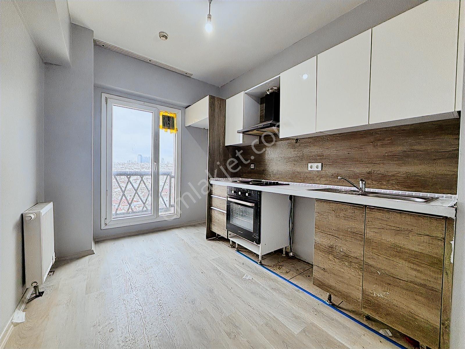 İstanbul Esenyurt Aktowers Sitesi. Araç Takasına Uygun
