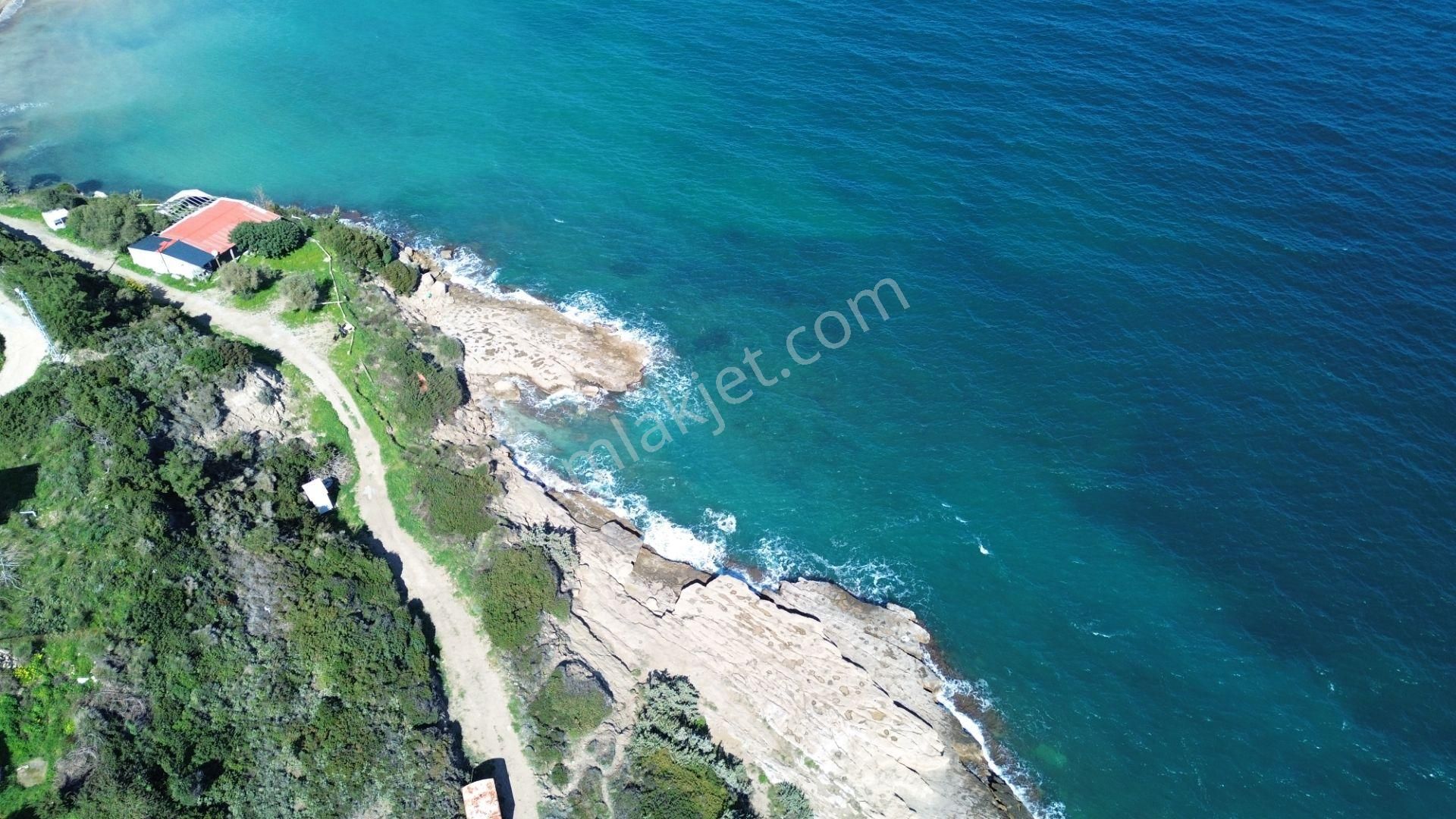 Karaburun Boyabağı'nda Denize Sıfır 2+1 Eşyalı Daire - Görsel 26