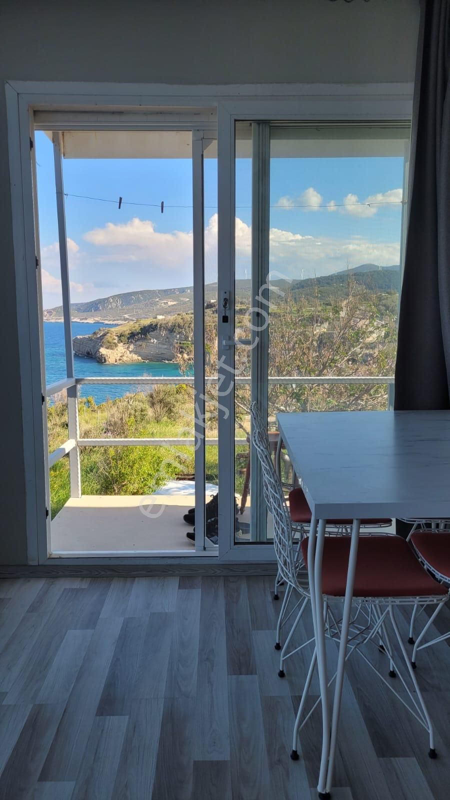Karaburun Boyabağı'nda Denize Sıfır 2+1 Eşyalı Daire - Görsel 8