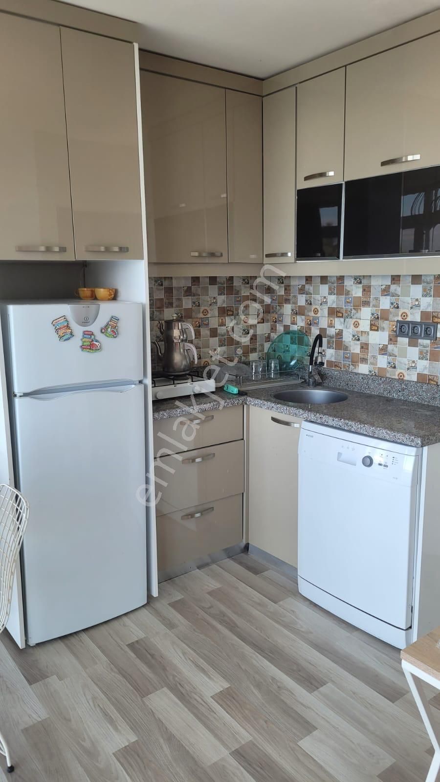 Karaburun Boyabağı'nda Denize Sıfır 2+1 Eşyalı Daire - Görsel 11
