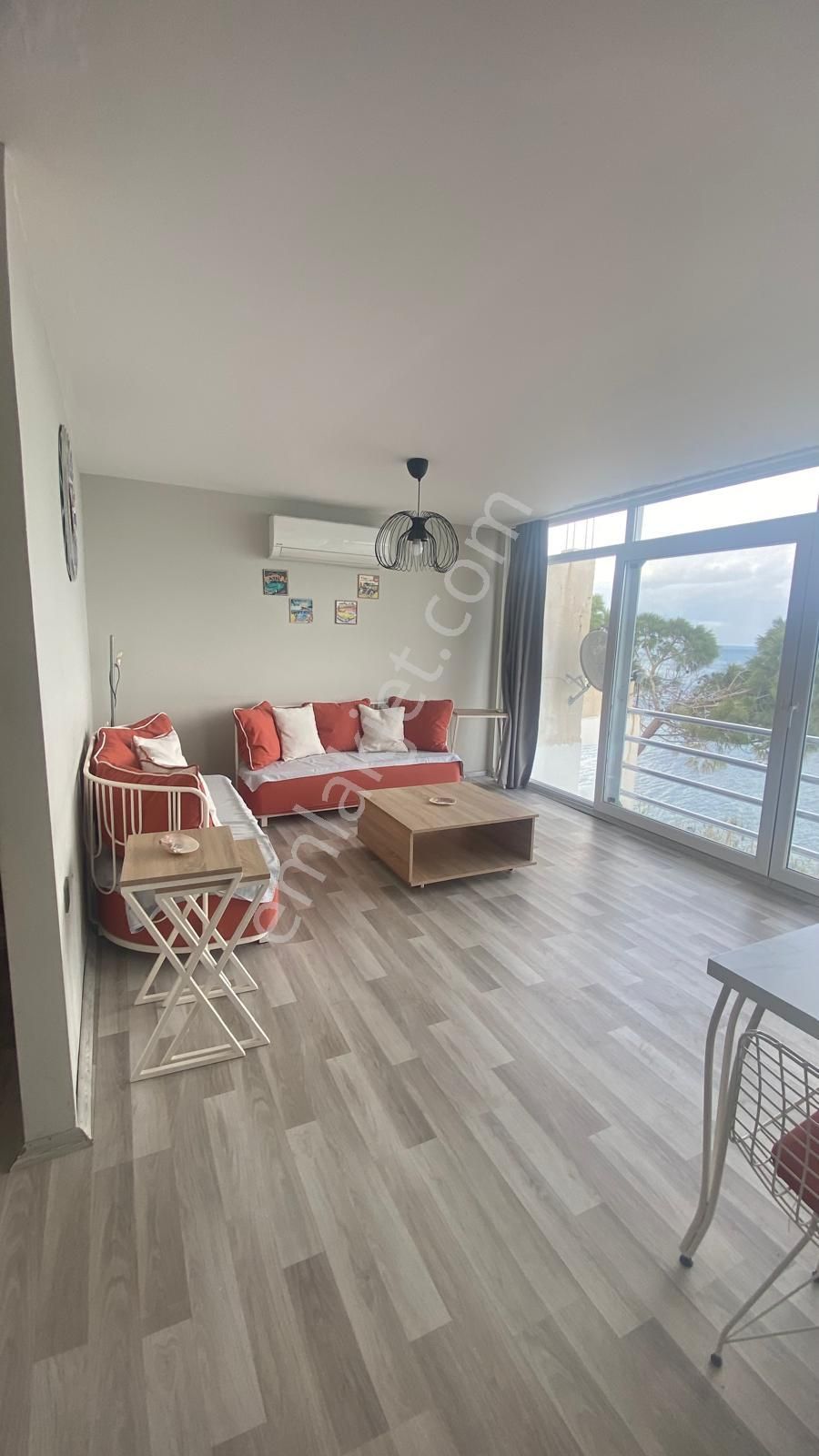 Karaburun Boyabağı'nda Denize Sıfır 2+1 Eşyalı Daire - Görsel 14