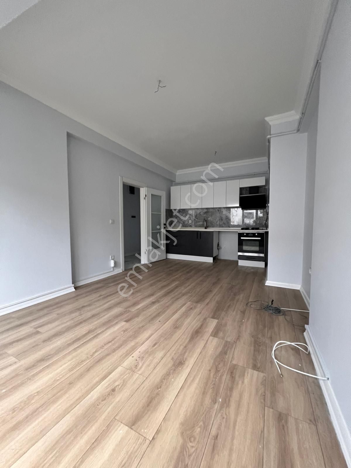 Kaçmaz'dan Tek Yetkili Altıntepe'de Merkezi Konum'da Ara Kat Ferah 2+1 - Görsel 2