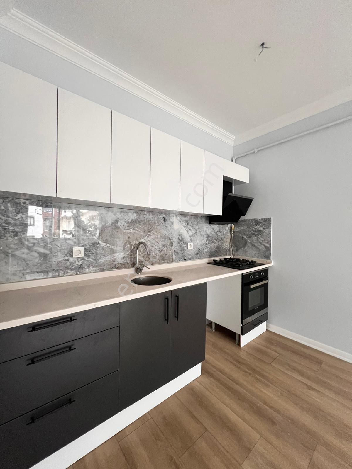 Kaçmaz'dan Tek Yetkili Altıntepe'de Merkezi Konum'da Ara Kat Ferah 2+1 - Görsel 5