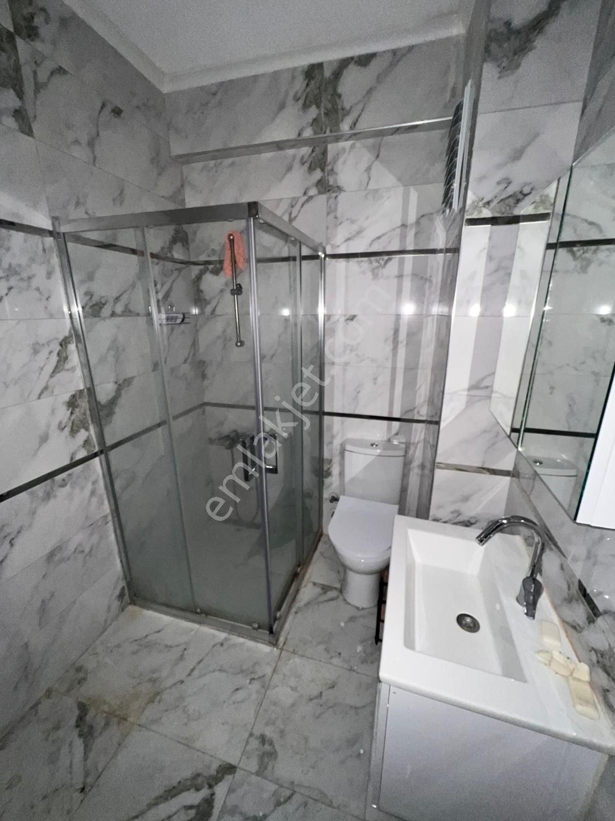 Kaçmaz'dan Tek Yetkili Altıntepe'de Merkezi Konum'da Ara Kat Ferah 2+1 - Görsel 23