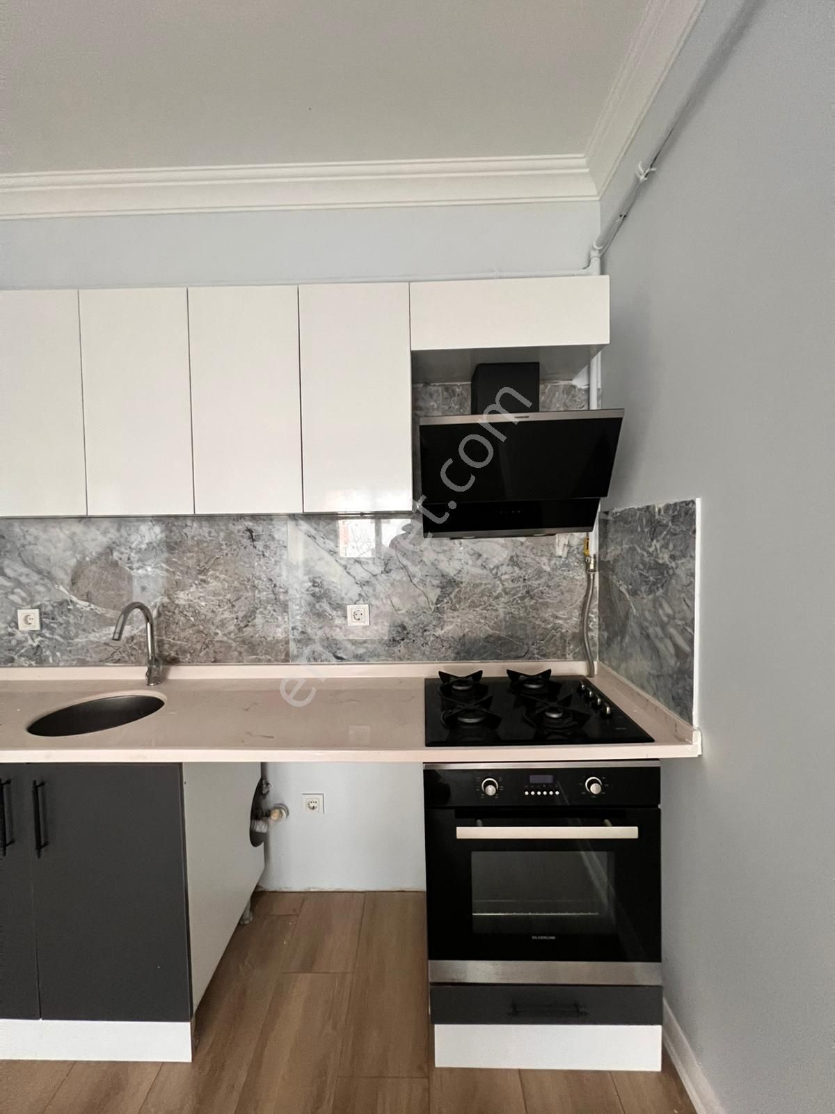 Kaçmaz'dan Tek Yetkili Altıntepe'de Merkezi Konum'da Ara Kat Ferah 2+1 - Görsel 3