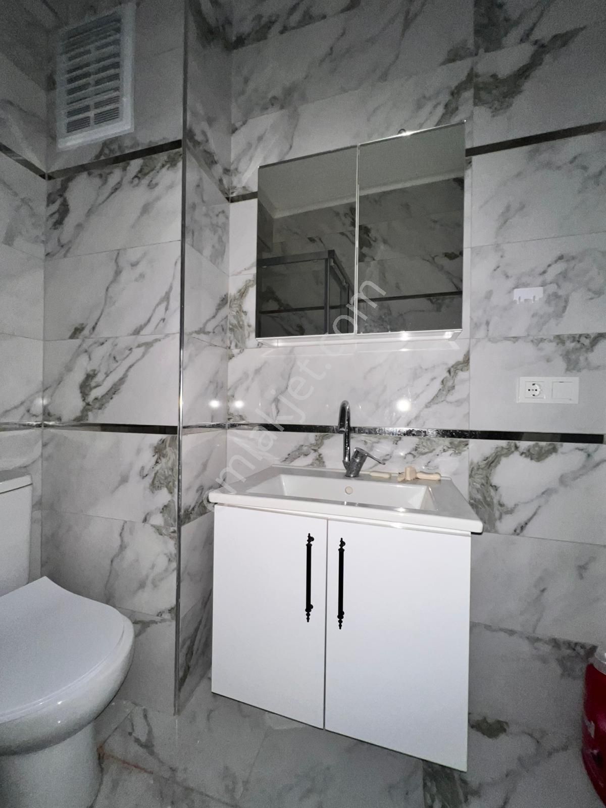 Kaçmaz'dan Tek Yetkili Altıntepe'de Merkezi Konum'da Ara Kat Ferah 2+1 - Görsel 21