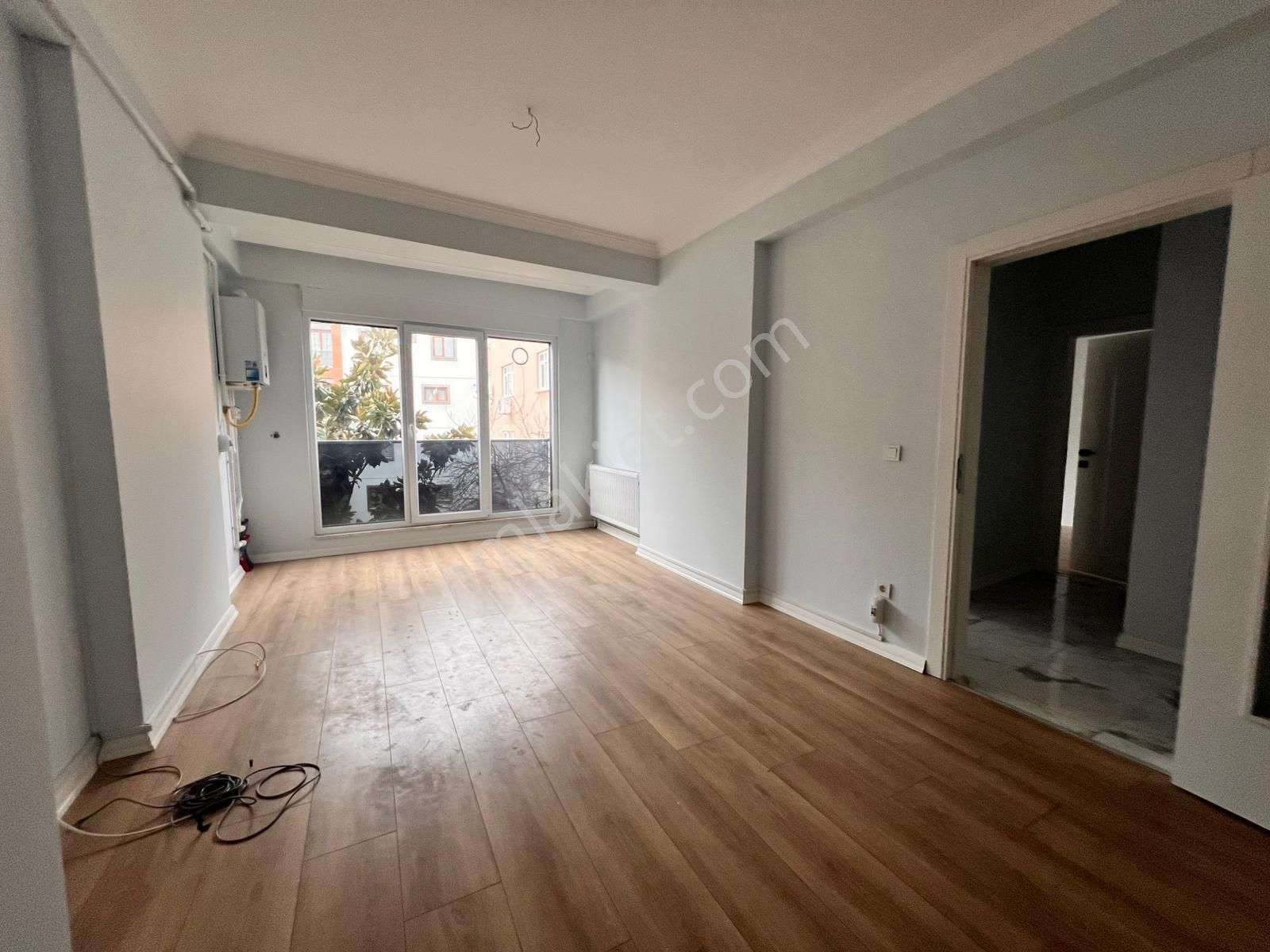 Kaçmaz'dan Tek Yetkili Altıntepe'de Merkezi Konum'da Ara Kat Ferah 2+1 - Görsel 11