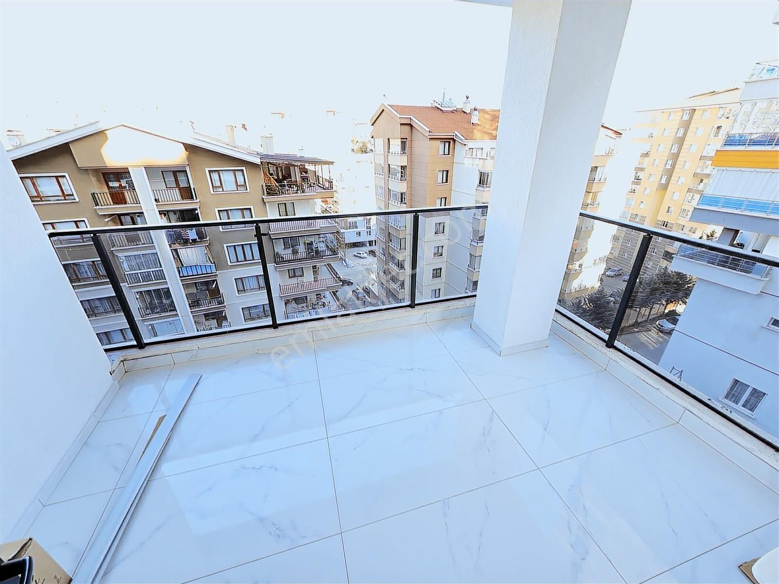 Seval Caddesi Paraleli Sıfır Bina Teras Balkonlu Geniş 4+1 Daire - Görsel 27