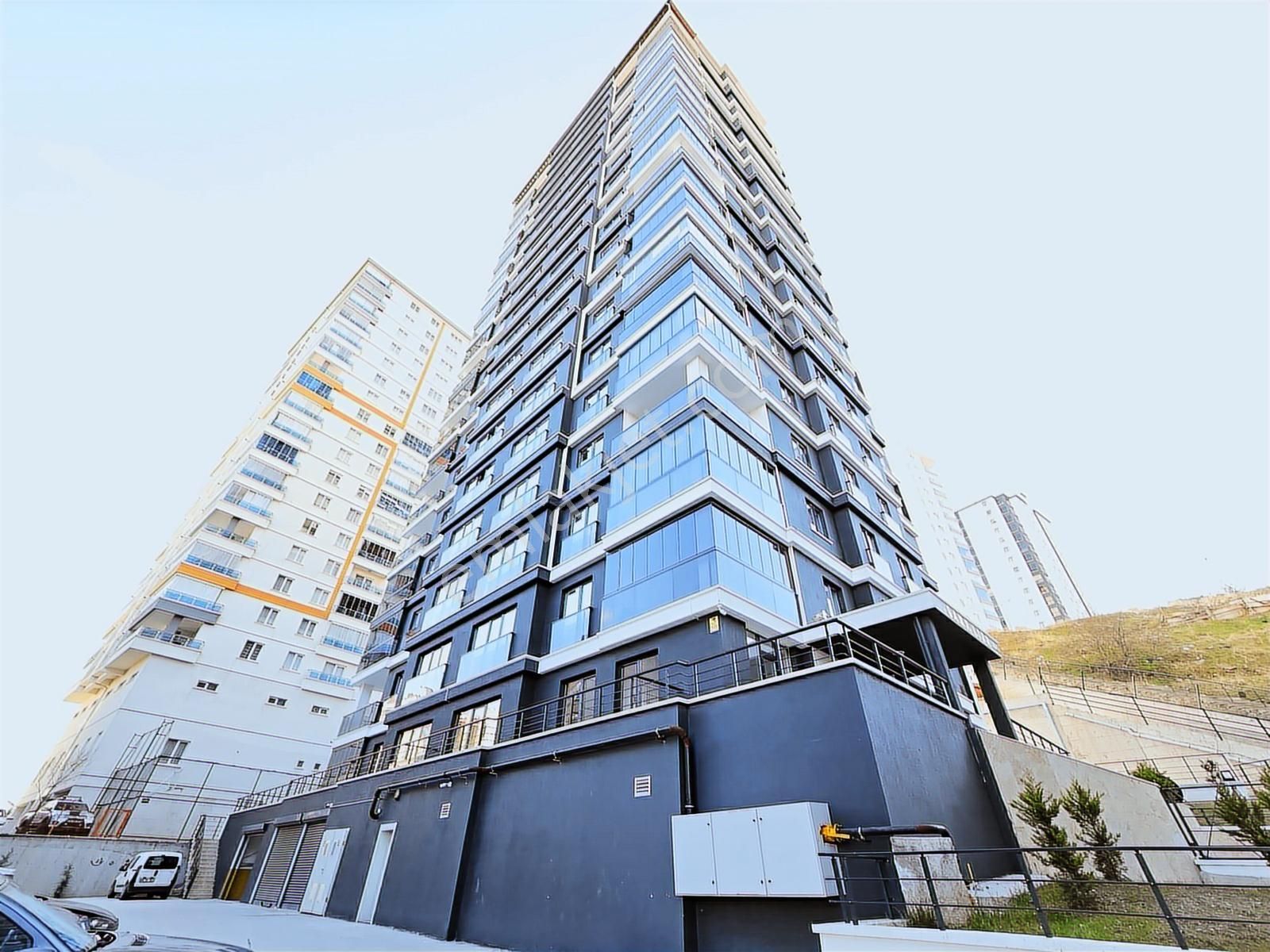 Seval Caddesi Paraleli Sıfır Bina Teras Balkonlu Geniş 4+1 Daire