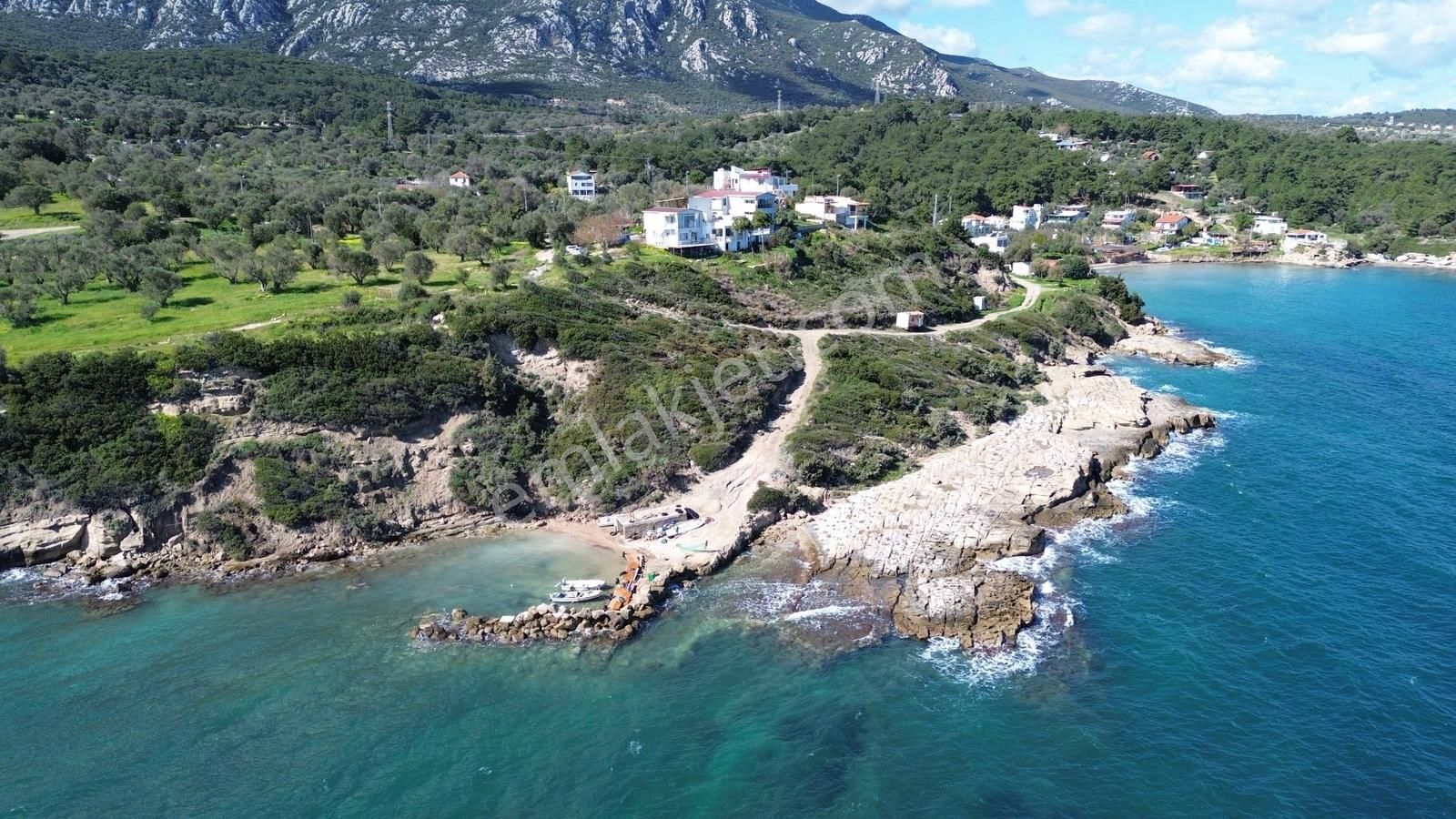 Karaburun Boyabağı'nda Denize Sıfır 2+1 Eşyalı Daire - Görsel 26
