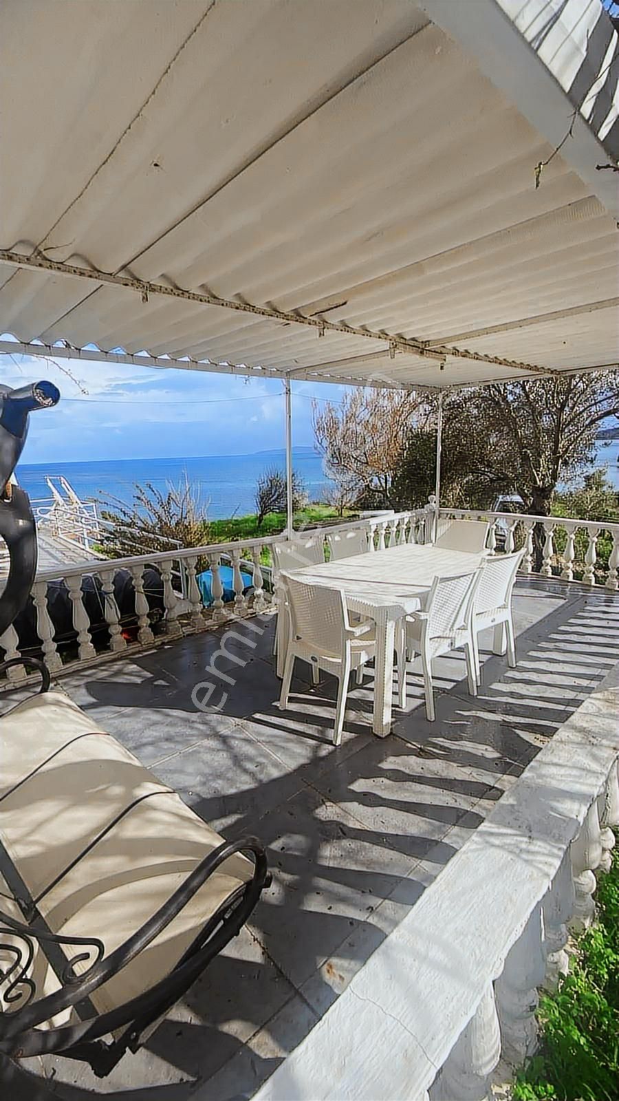 Karaburun Boyabağı'nda Denize Sıfır 2+1 Eşyalı Daire - Görsel 3