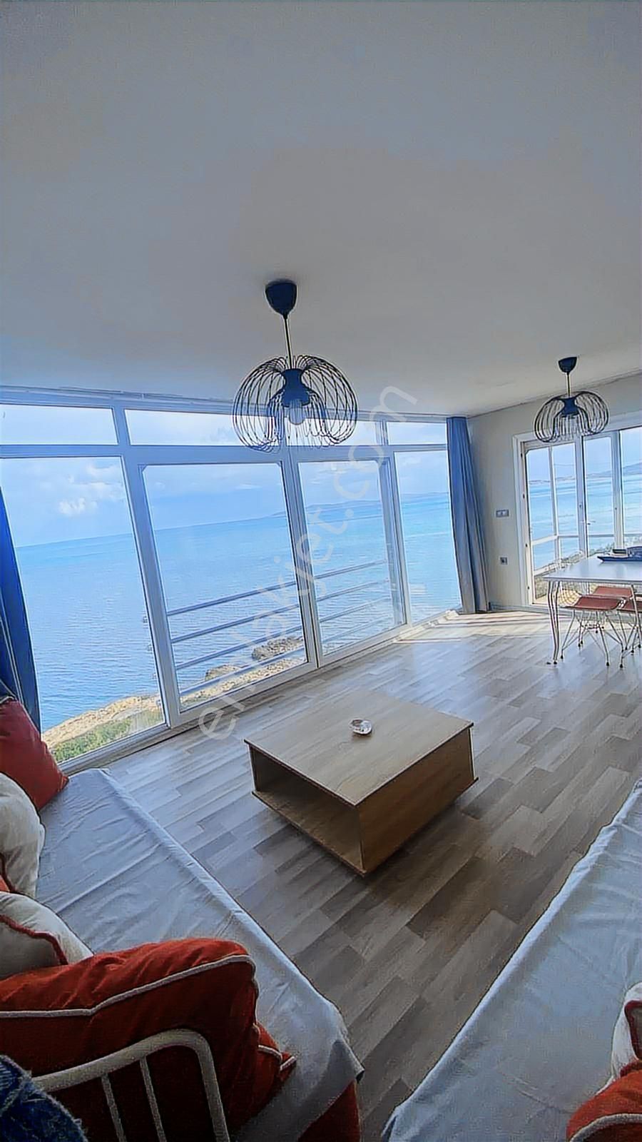 Karaburun Boyabağı'nda Denize Sıfır 2+1 Eşyalı Daire - Görsel 23