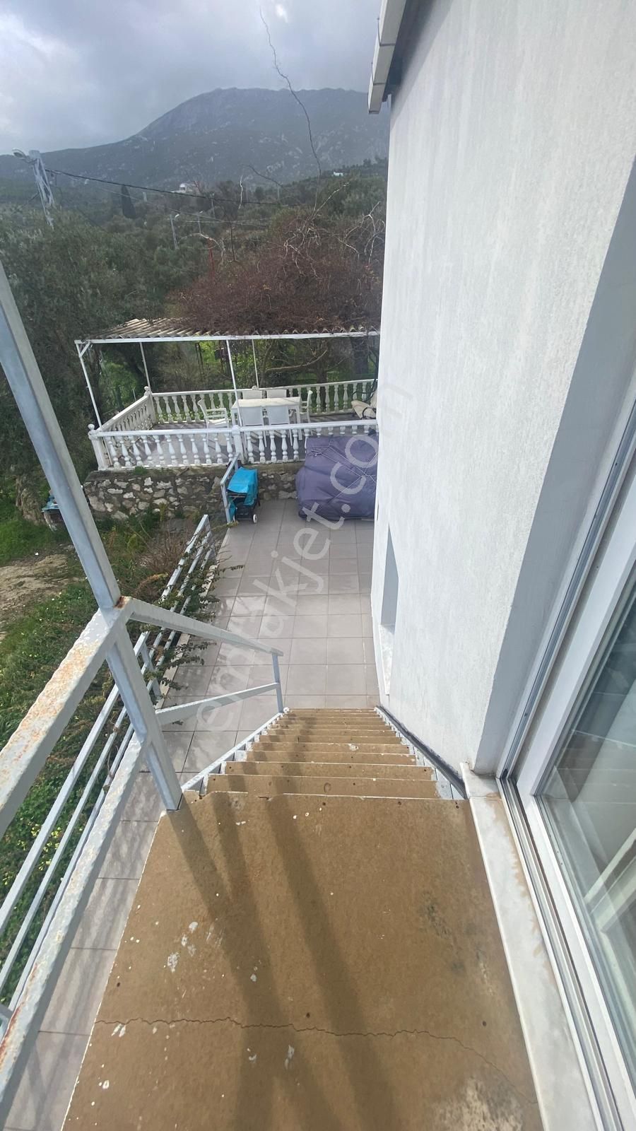 Karaburun Boyabağı'nda Denize Sıfır 2+1 Eşyalı Daire - Görsel 9