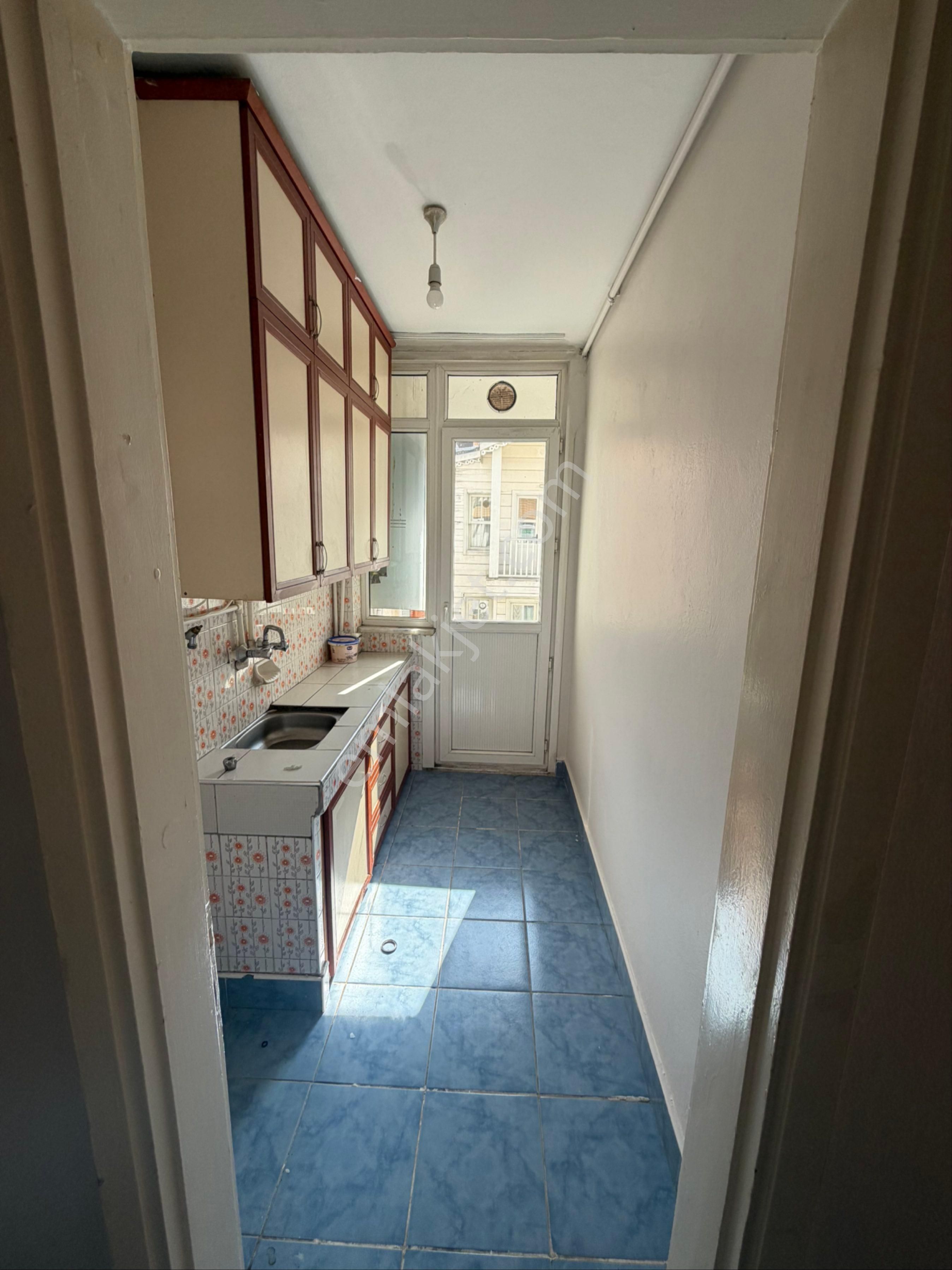 Kadıköy Merkezde Rıhtıma Yakın Aydınlık Ara Kat Kiralık Daire - Görsel 4