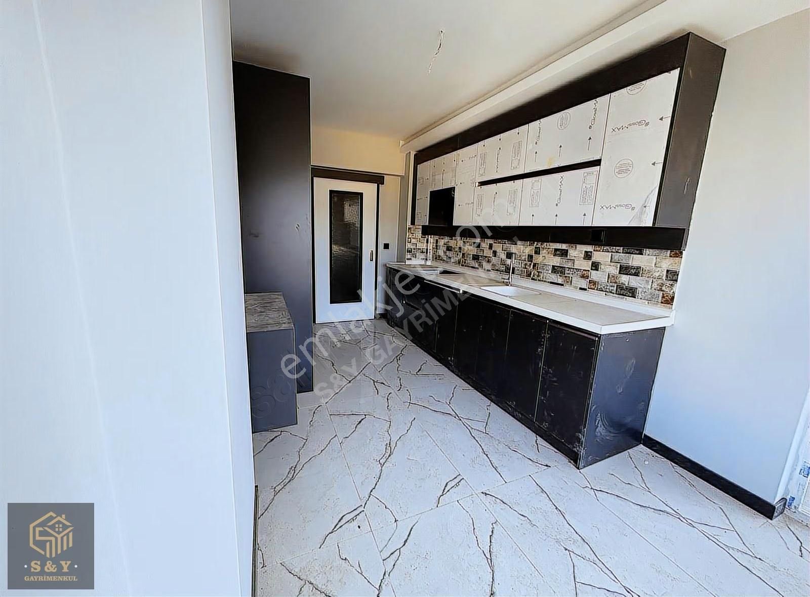 Mevlana Mah. Metro Yakını 3+1 Üs Kat Cadde Ve Park Cepheli Daire - Görsel 24