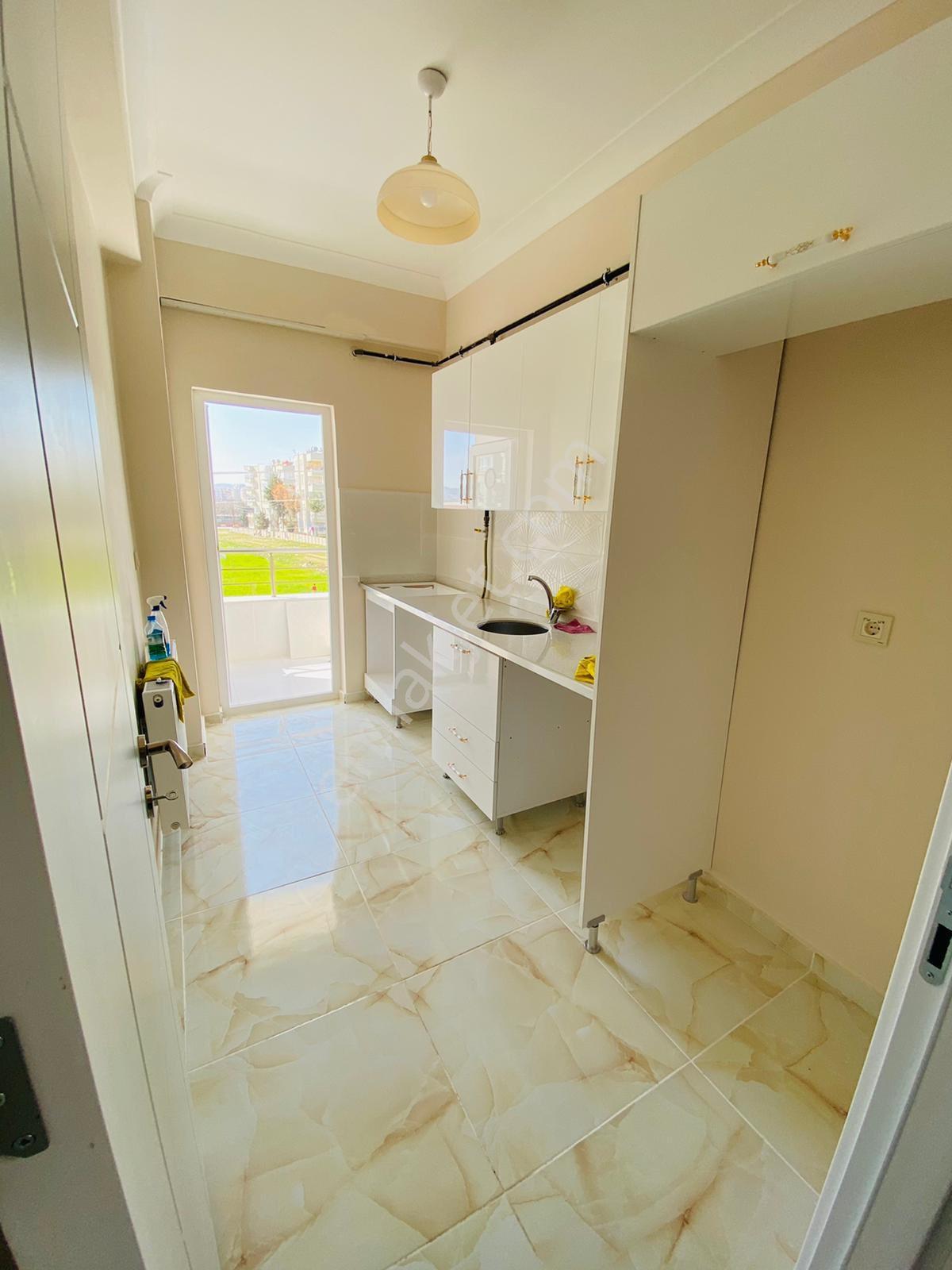 Akdem Emlaktan Kiralık Eşyasız 2+1 Daire - Görsel 5