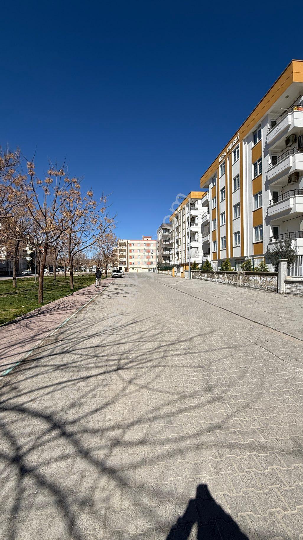 Akdem Emlaktan Kiralık Eşyasız 2+1 Daire - Görsel 2