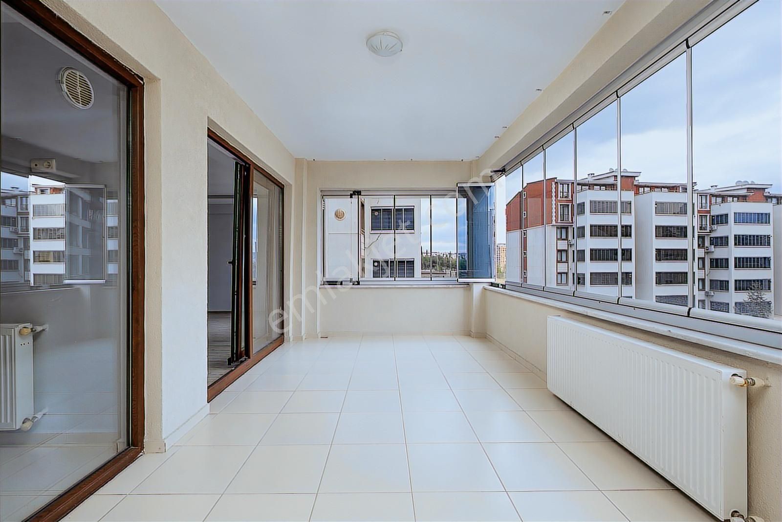 Remax Advantage'dan Balatta Merkezi Konumda Geniş Arakat Boş 3+1 - Görsel 4