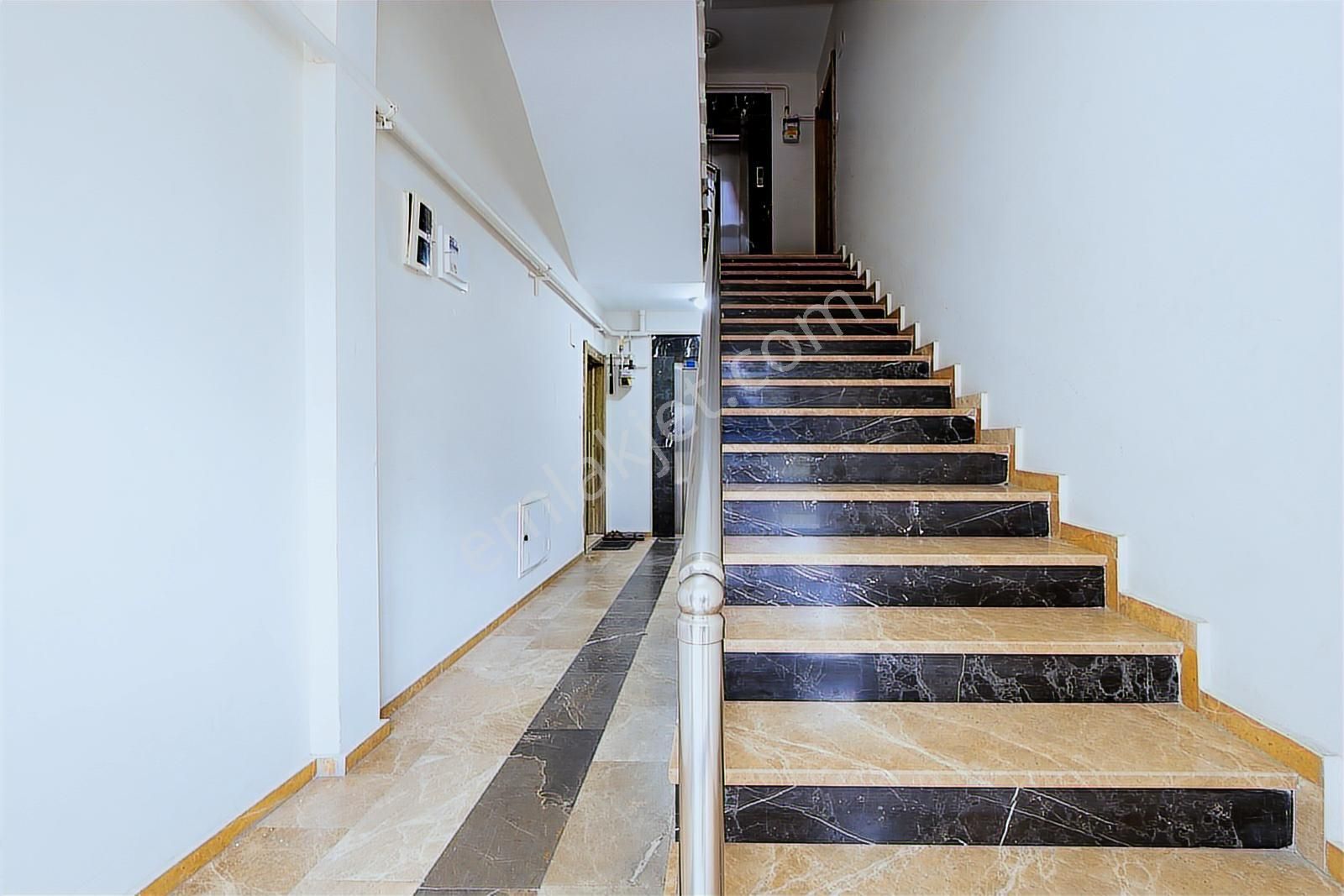 Remax Advantage'dan Balatta Merkezi Konumda Geniş Arakat Boş 3+1 - Görsel 26