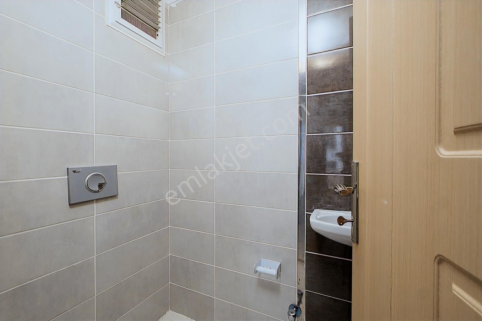 Remax Advantage'dan Balatta Merkezi Konumda Geniş Arakat Boş 3+1 - Görsel 19