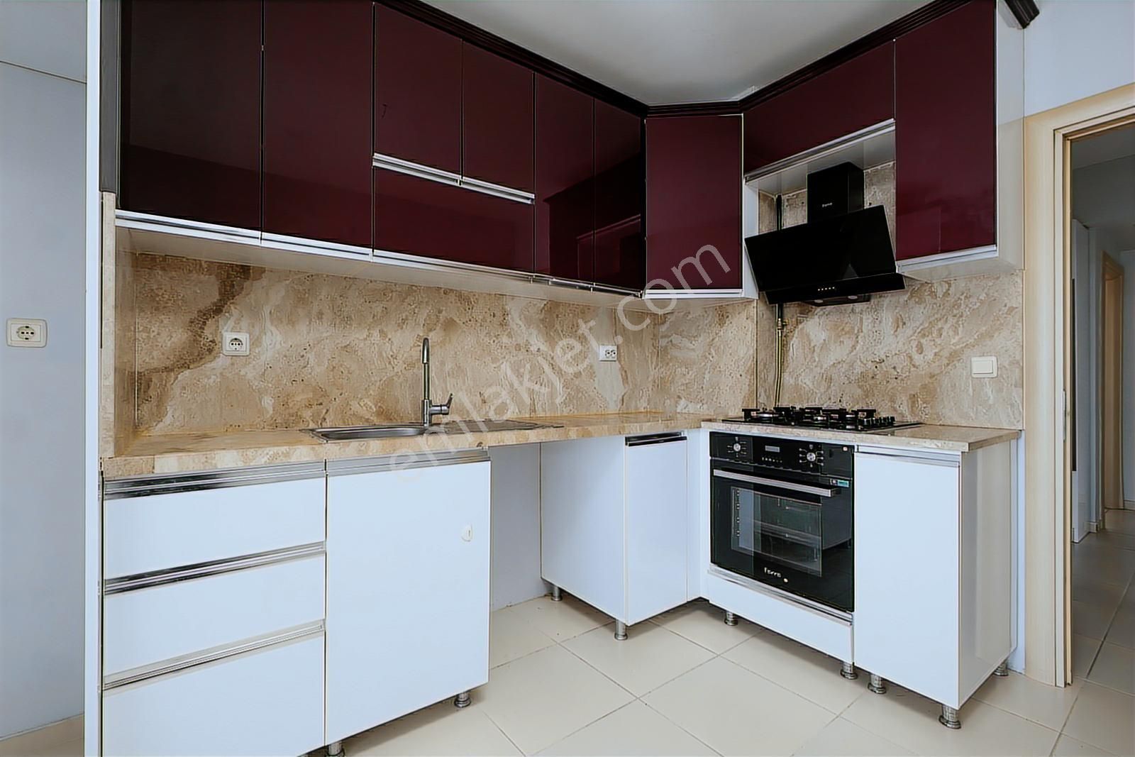 Remax Advantage'dan Balatta Merkezi Konumda Geniş Arakat Boş 3+1 - Görsel 9