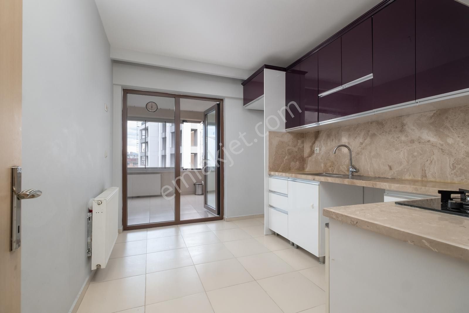 Remax Advantage'dan Balatta Merkezi Konumda Geniş Arakat Boş 3+1 - Görsel 6