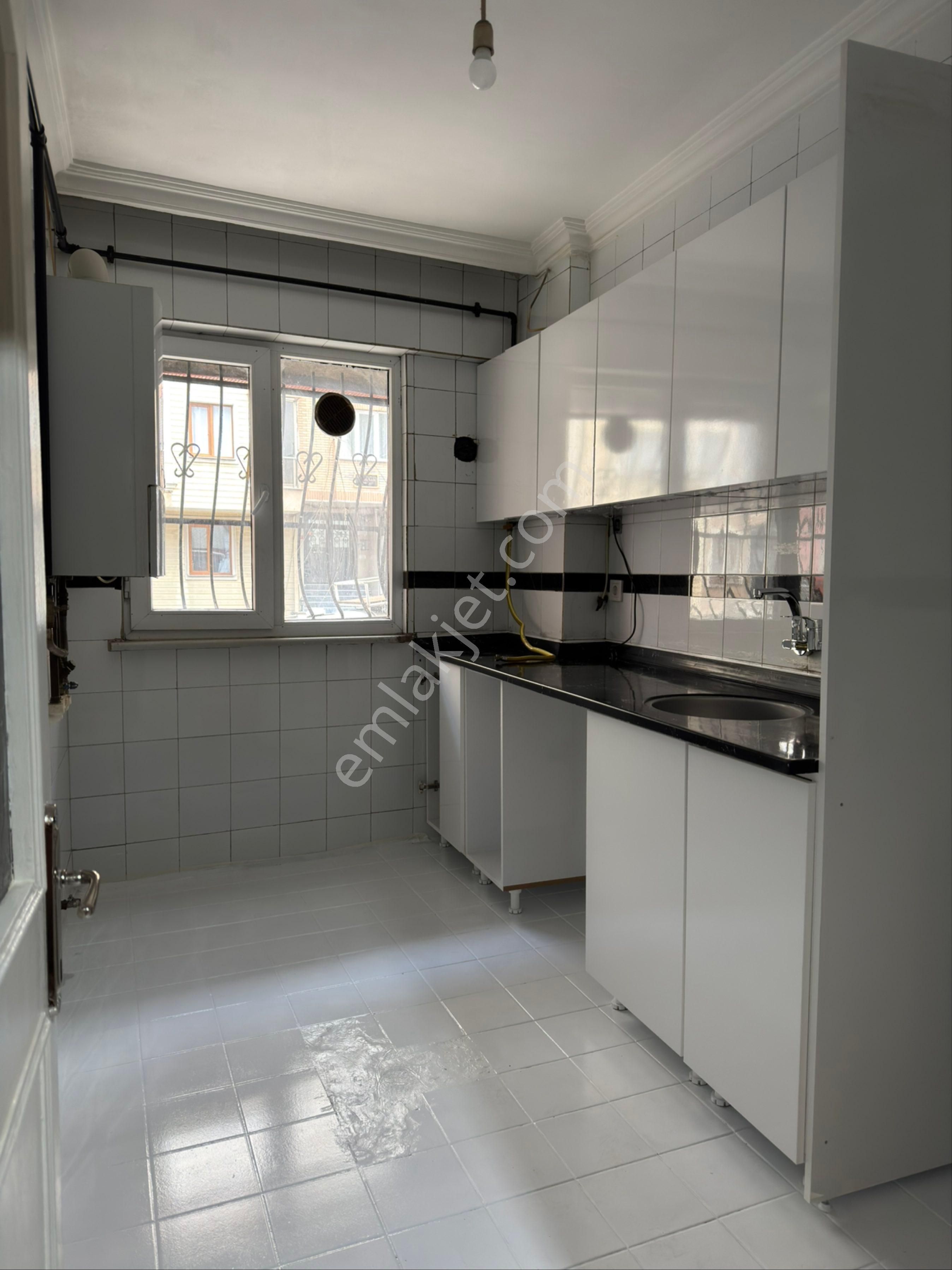 Sahibinden | Tramvaya 2-3 Dk | 2+1 80m² | Esentepe Mah. Eyüpsultan