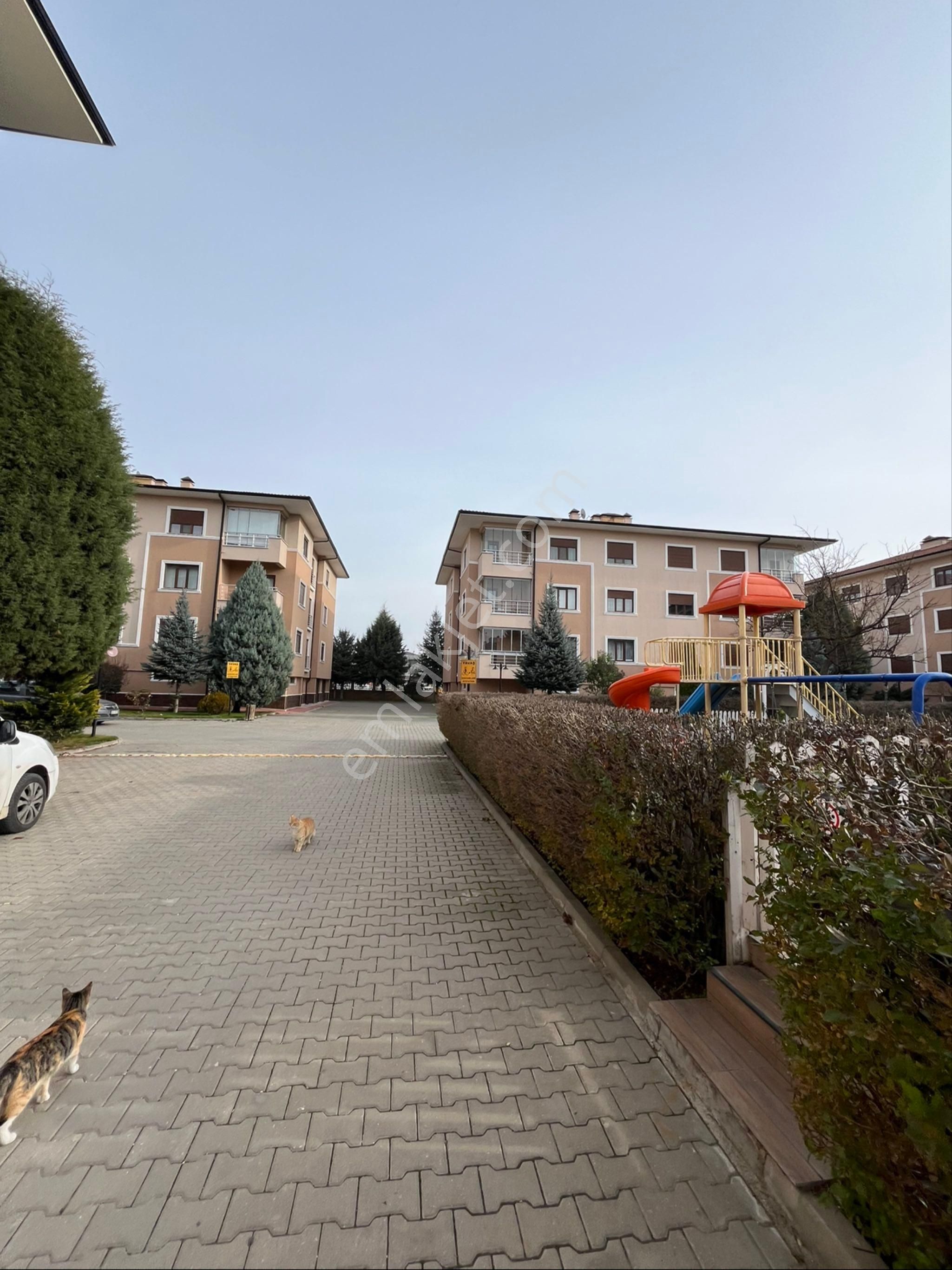 Batıkent Bahçeşehir Koleji Karşısında Havuzlu Sitede Kiralık 4+1 - Görsel 3