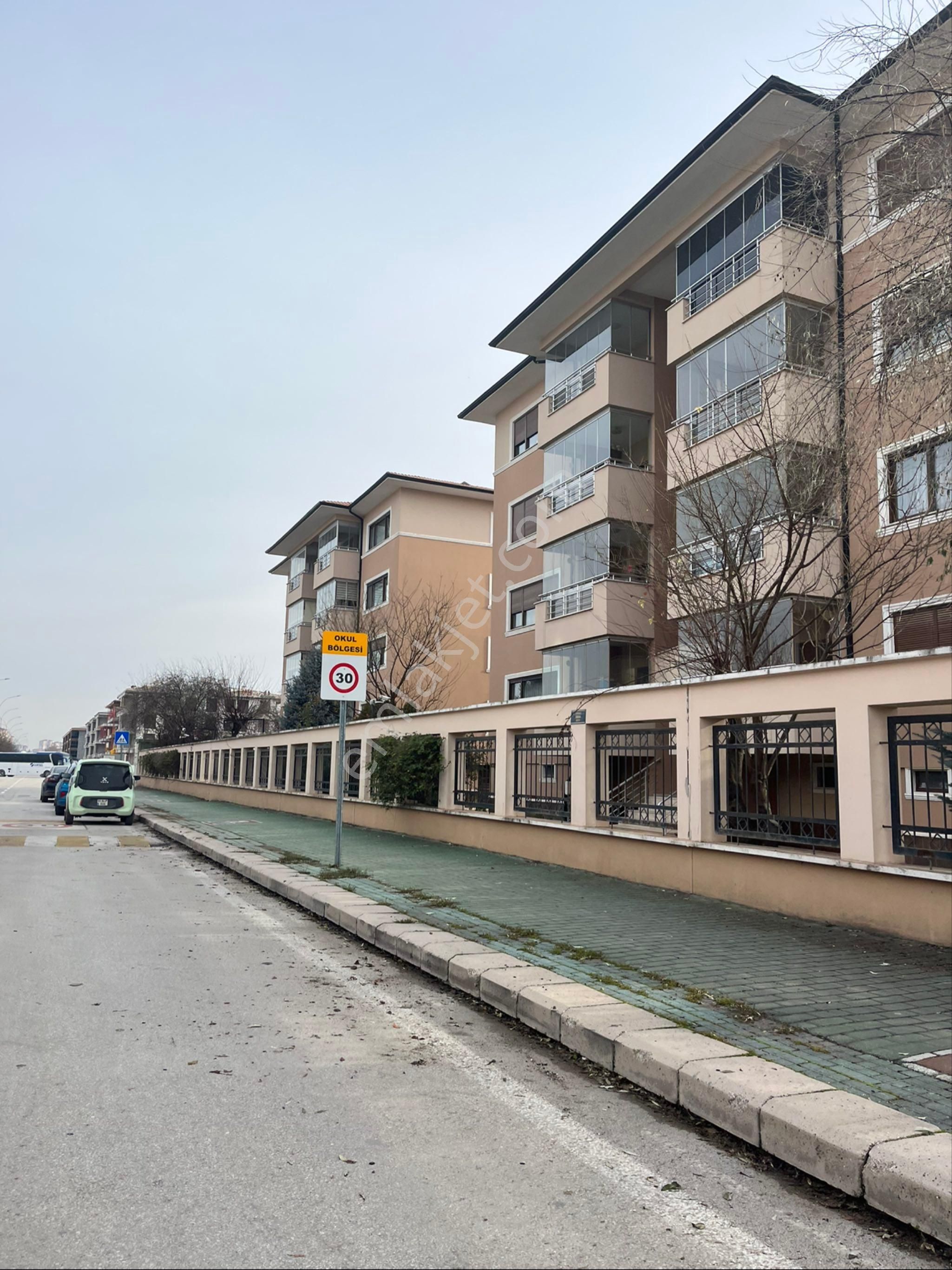 Batıkent Bahçeşehir Koleji Karşısında Havuzlu Sitede Kiralık 4+1 - Görsel 4