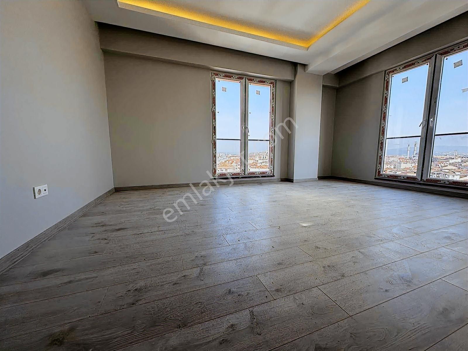 Tepeüstünde Kapalı Otoparklı Peyzajlı Full Manzaralı Satılık