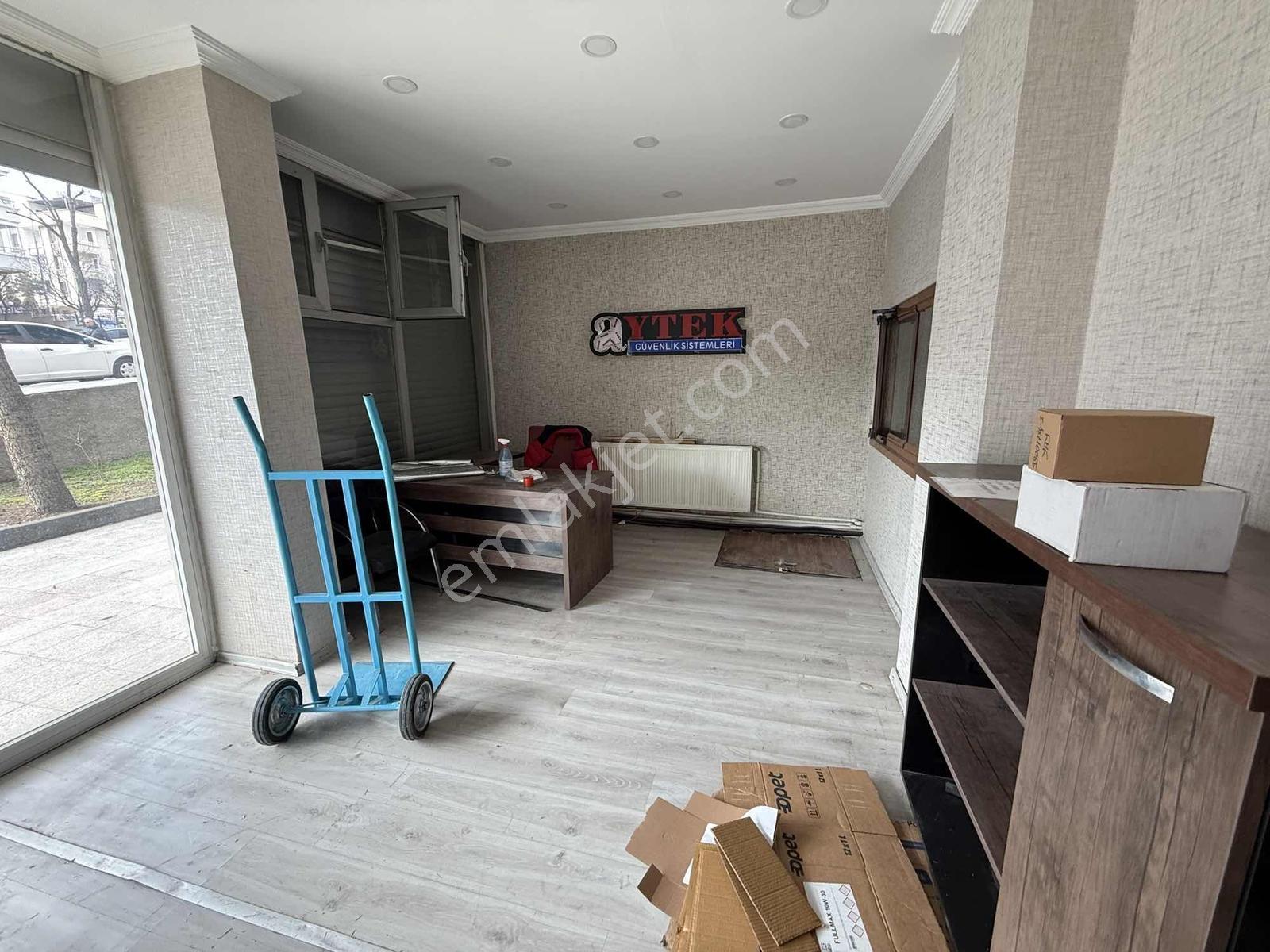 Etlik'in Kalbinde Geniş Vitrinli Tabela Değeri Yüksek Dükkan - Görsel 3
