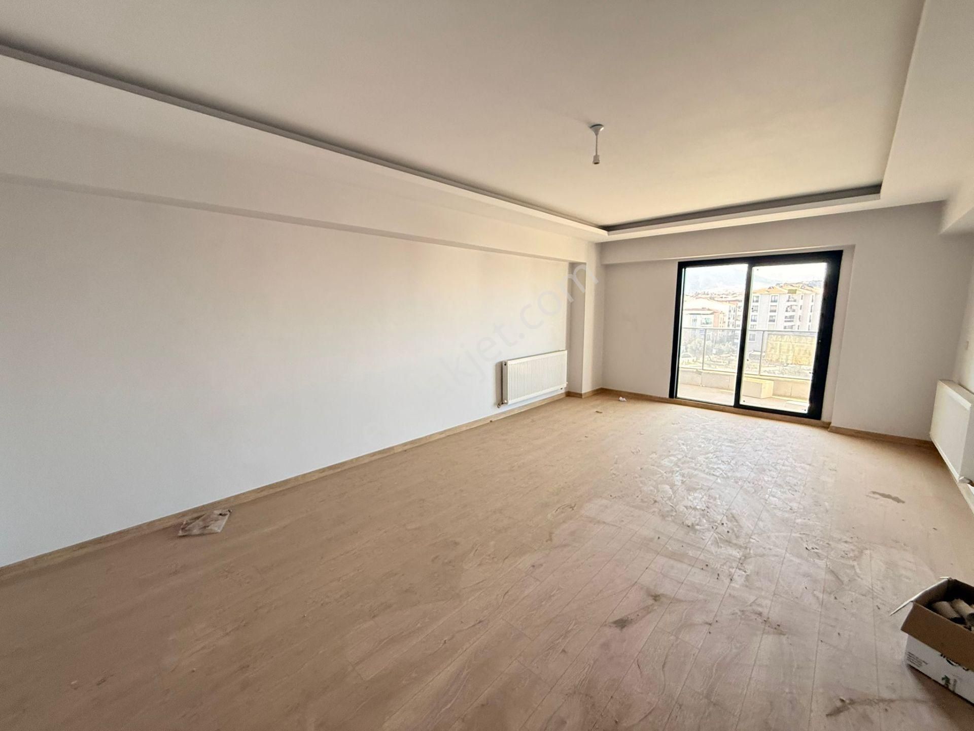 Manisa Alaşehir Alper Gayrimenkulden Kurtuluş Mah. Deniz Park Evleri 3+1 165m2 - Görsel 2