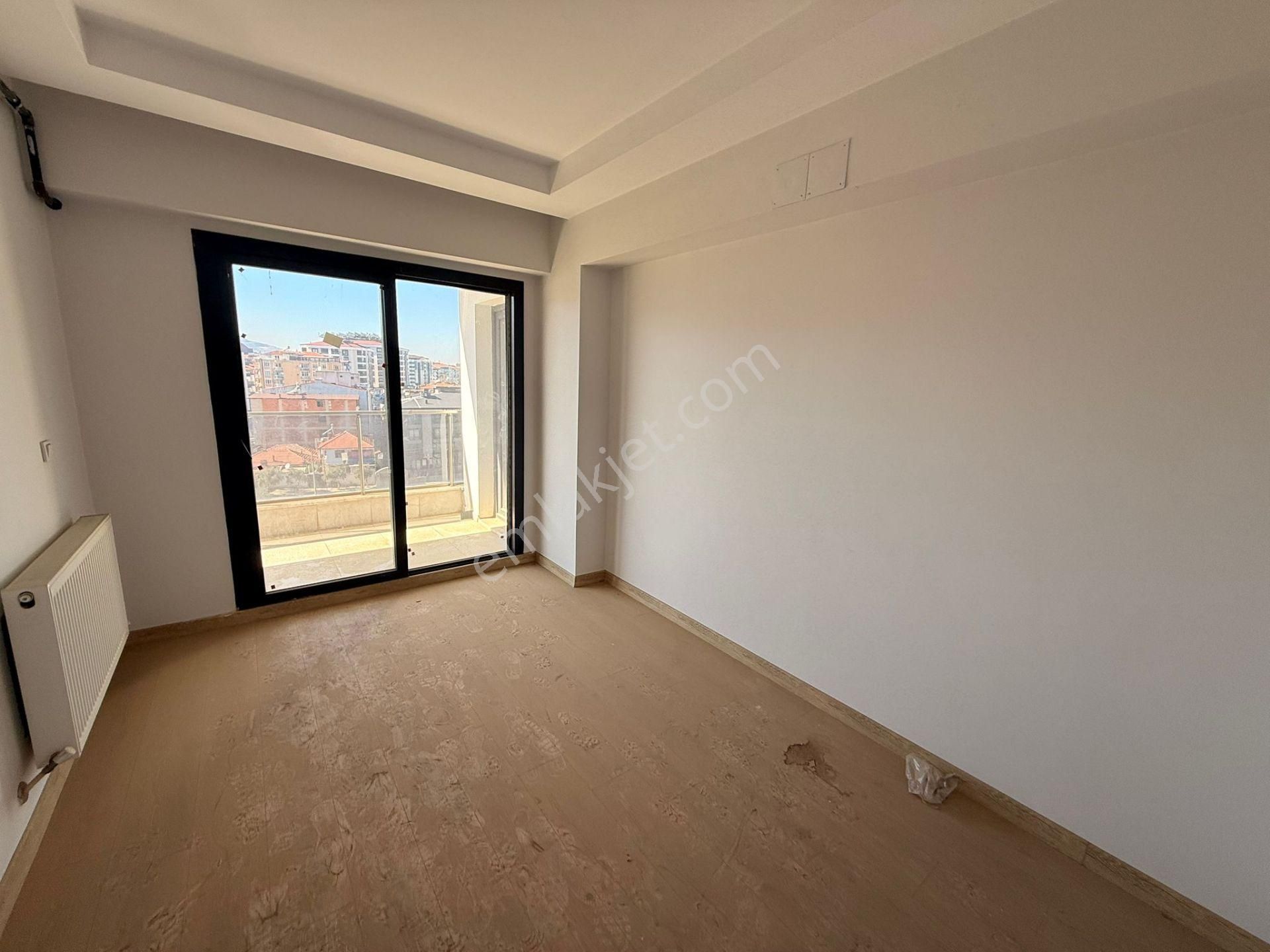 Manisa Alaşehir Alper Gayrimenkulden Kurtuluş Mah. Deniz Park Evleri 3+1 165m2 - Görsel 9