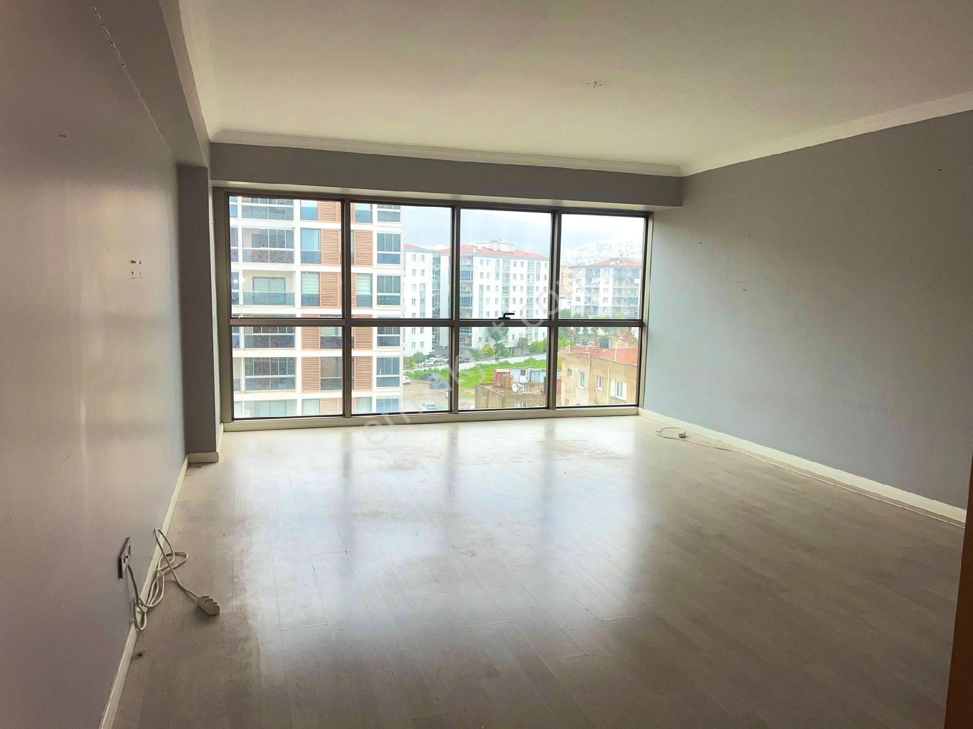 Sahibinden Folkart Yakını 1+0 Cam Cephe Otoparklı Ofis - Görsel 3