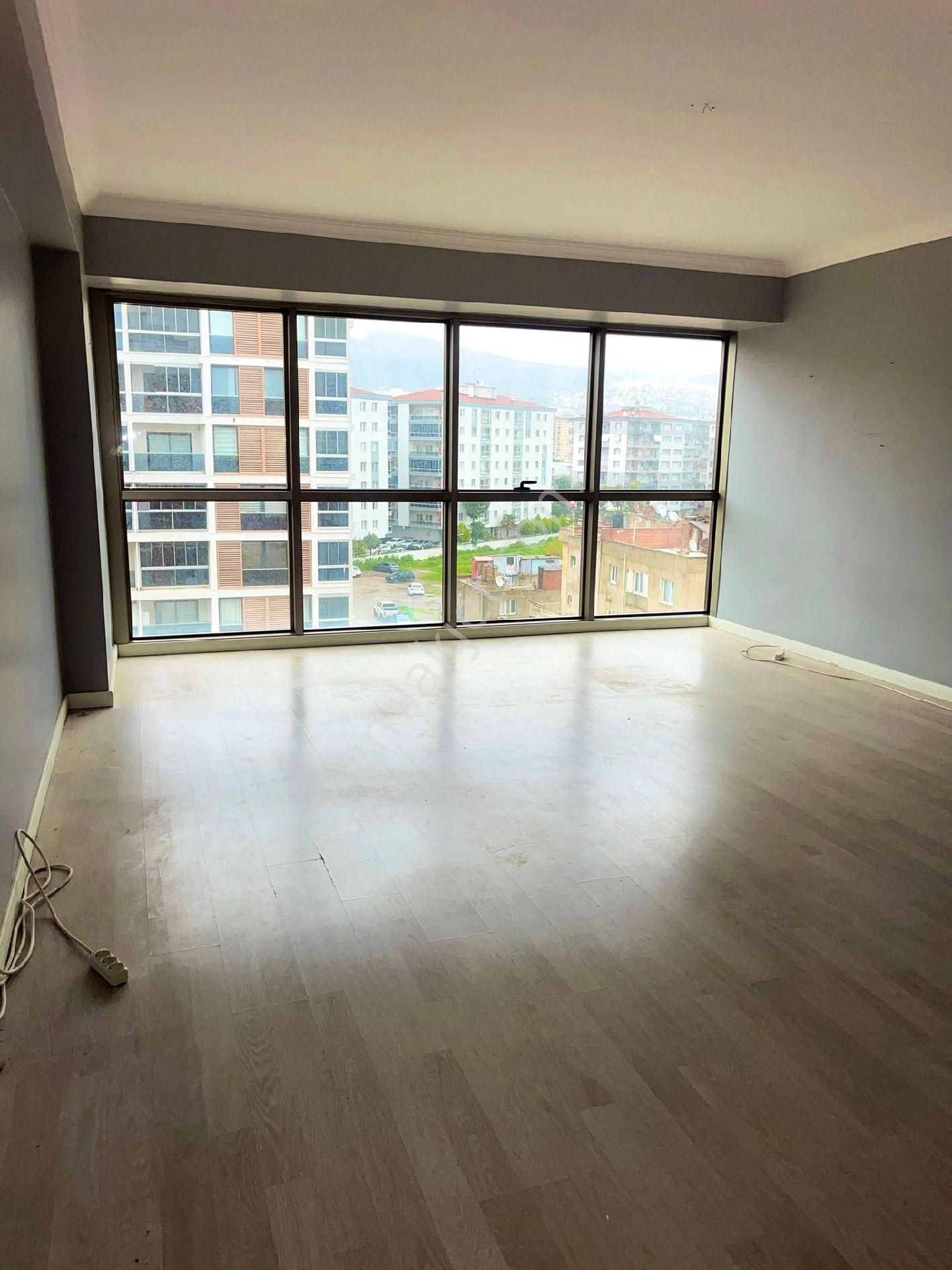 Sahibinden Folkart Yakını 1+0 Cam Cephe Otoparklı Ofis - Görsel 2