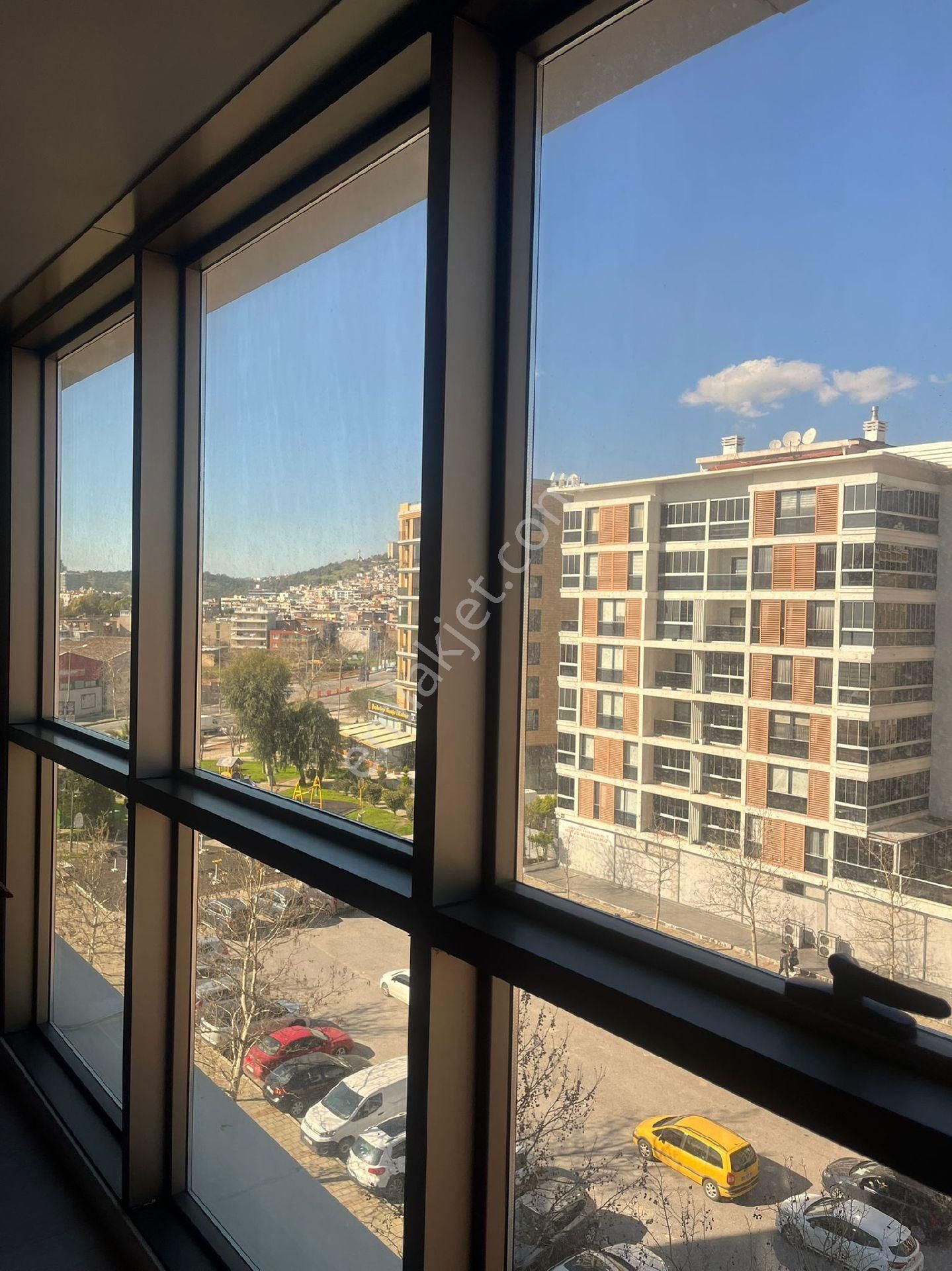 Sahibinden Folkart Yakını 1+0 Cam Cephe Otoparklı Ofis - Görsel 11