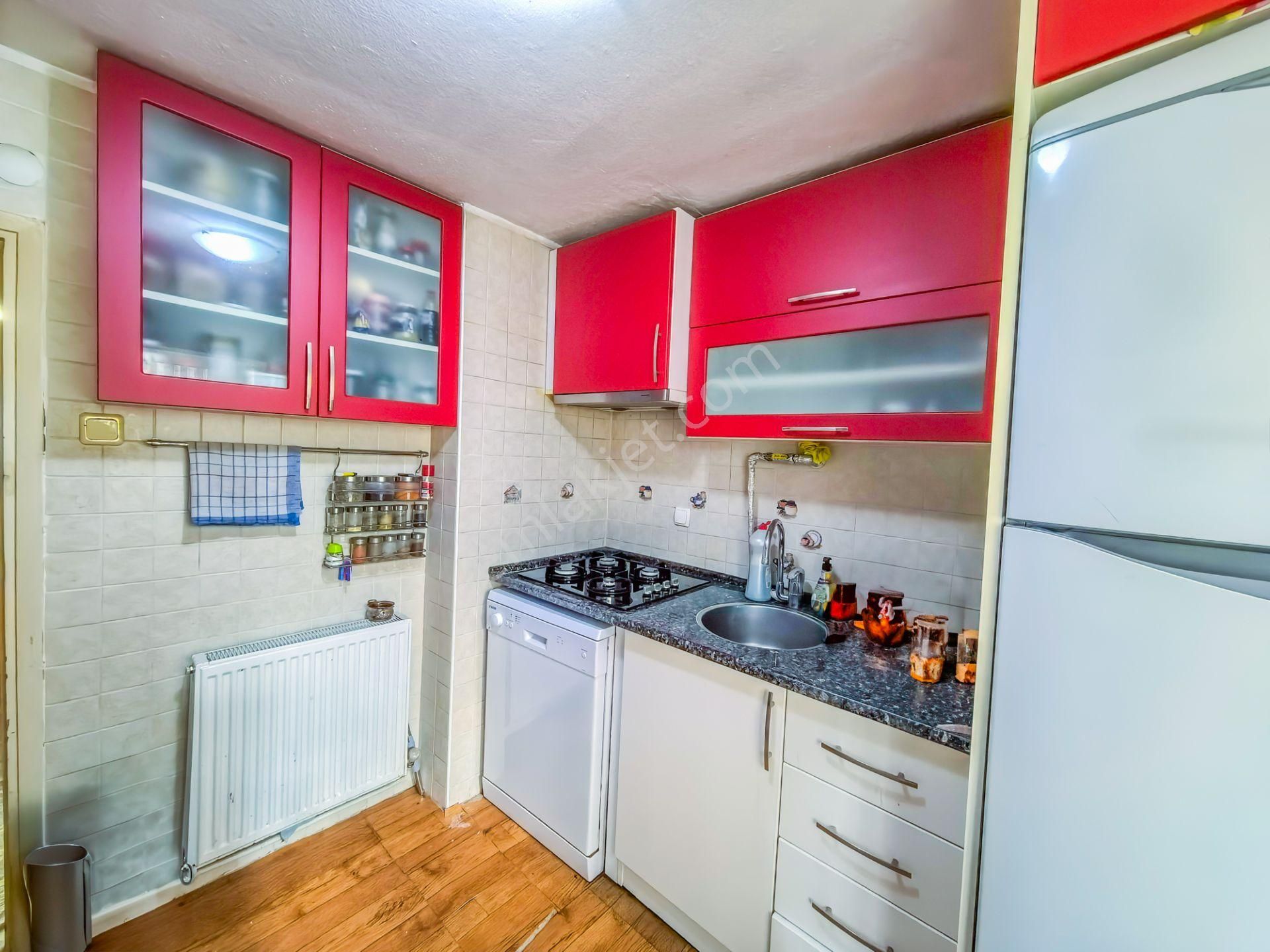 Konak Göztepe Metro Ve Amerıkan Kolejı Yakını Satılık 2+1 Daıre - Alper Gete Remax Jolly - Görsel 6