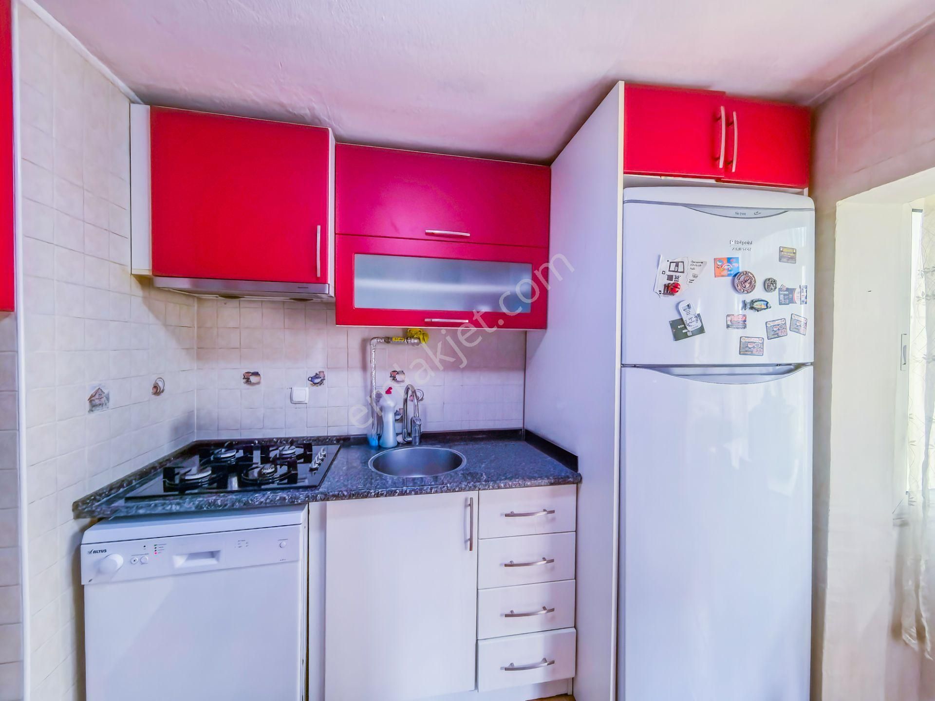 Konak Göztepe Metro Ve Amerıkan Kolejı Yakını Satılık 2+1 Daıre - Alper Gete Remax Jolly - Görsel 9