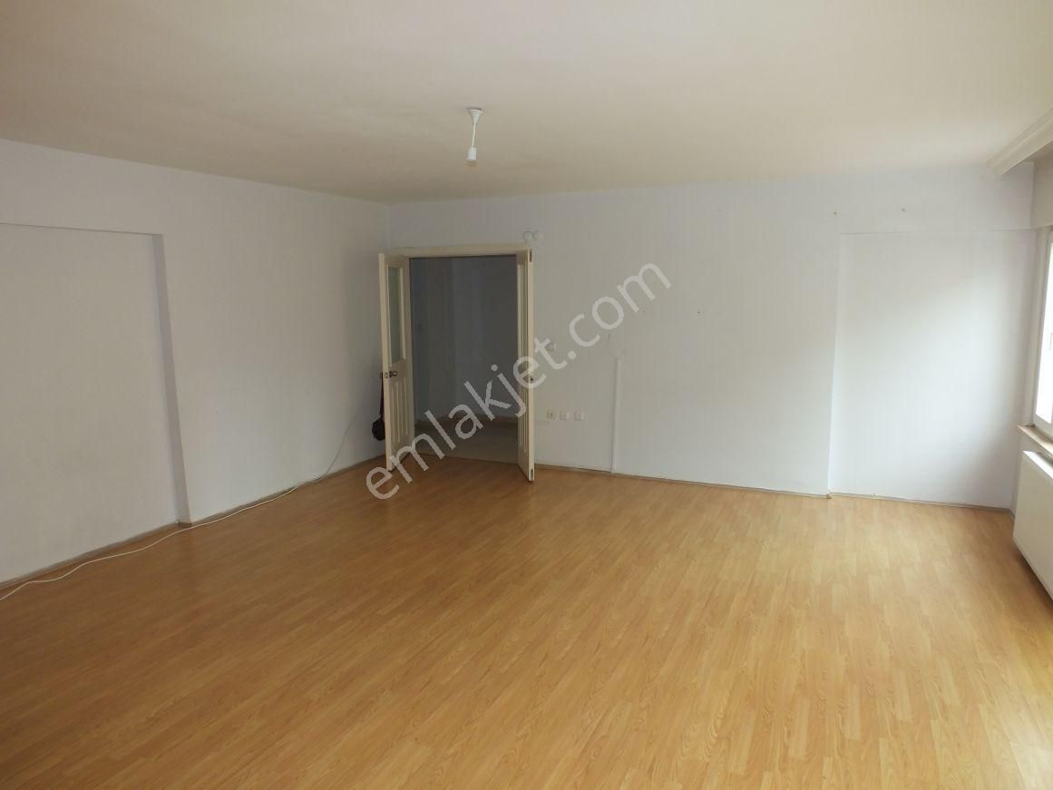 Çorlu Muhittin’in Kalbinde, Ufuk Tuvgan Sitesi’nde Geniş 3+1kombili Kiralık Daire - Görsel 8
