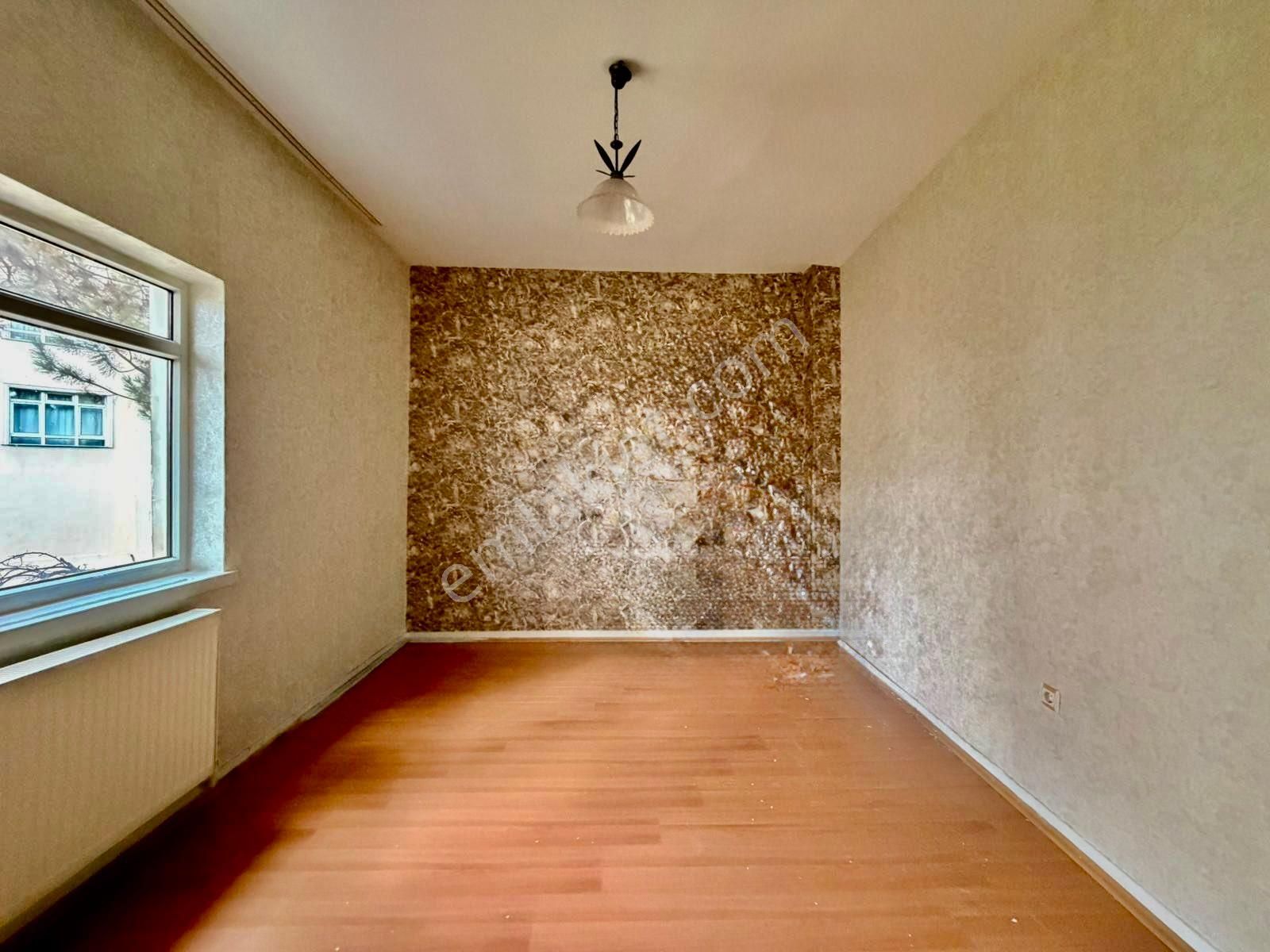 Bağlarbaşı Mah Aktepe Stadı Yakını Ara Katta Ön Cephe 3+1 - Görsel 18