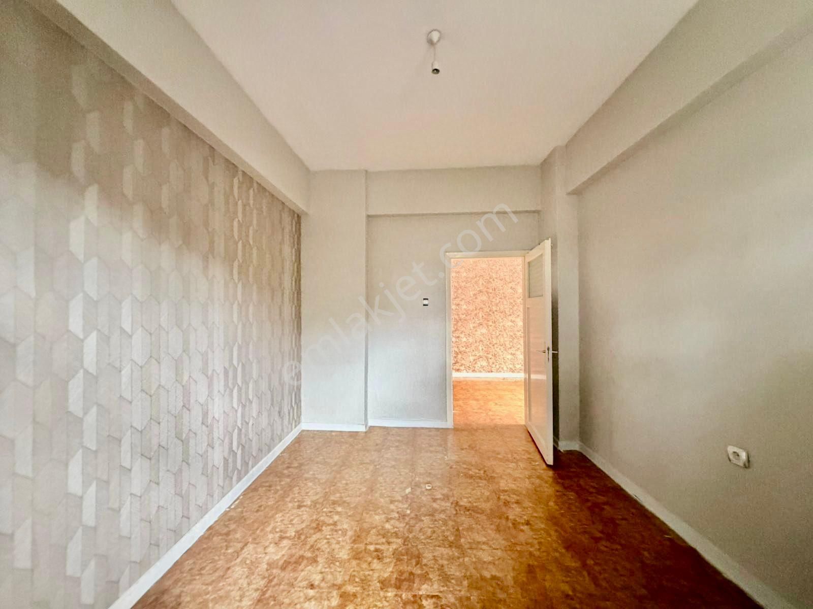 Bağlarbaşı Mah Aktepe Stadı Yakını Ara Katta Ön Cephe 3+1 - Görsel 12