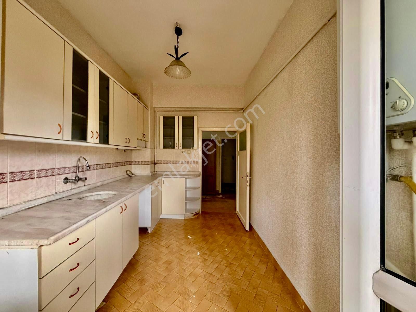 Bağlarbaşı Mah Aktepe Stadı Yakını Ara Katta Ön Cephe 3+1