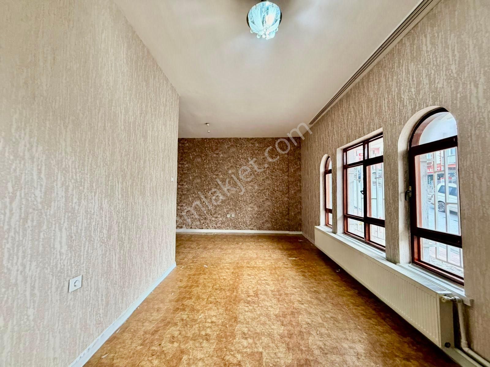 Bağlarbaşı Mah Aktepe Stadı Yakını Ara Katta Ön Cephe 3+1 - Görsel 15