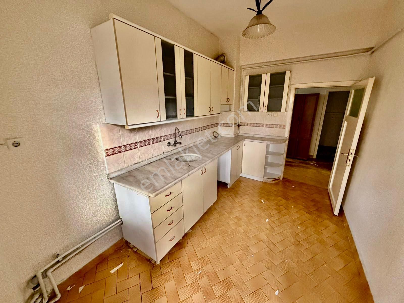 Bağlarbaşı Mah Aktepe Stadı Yakını Ara Katta Ön Cephe 3+1 - Görsel 4
