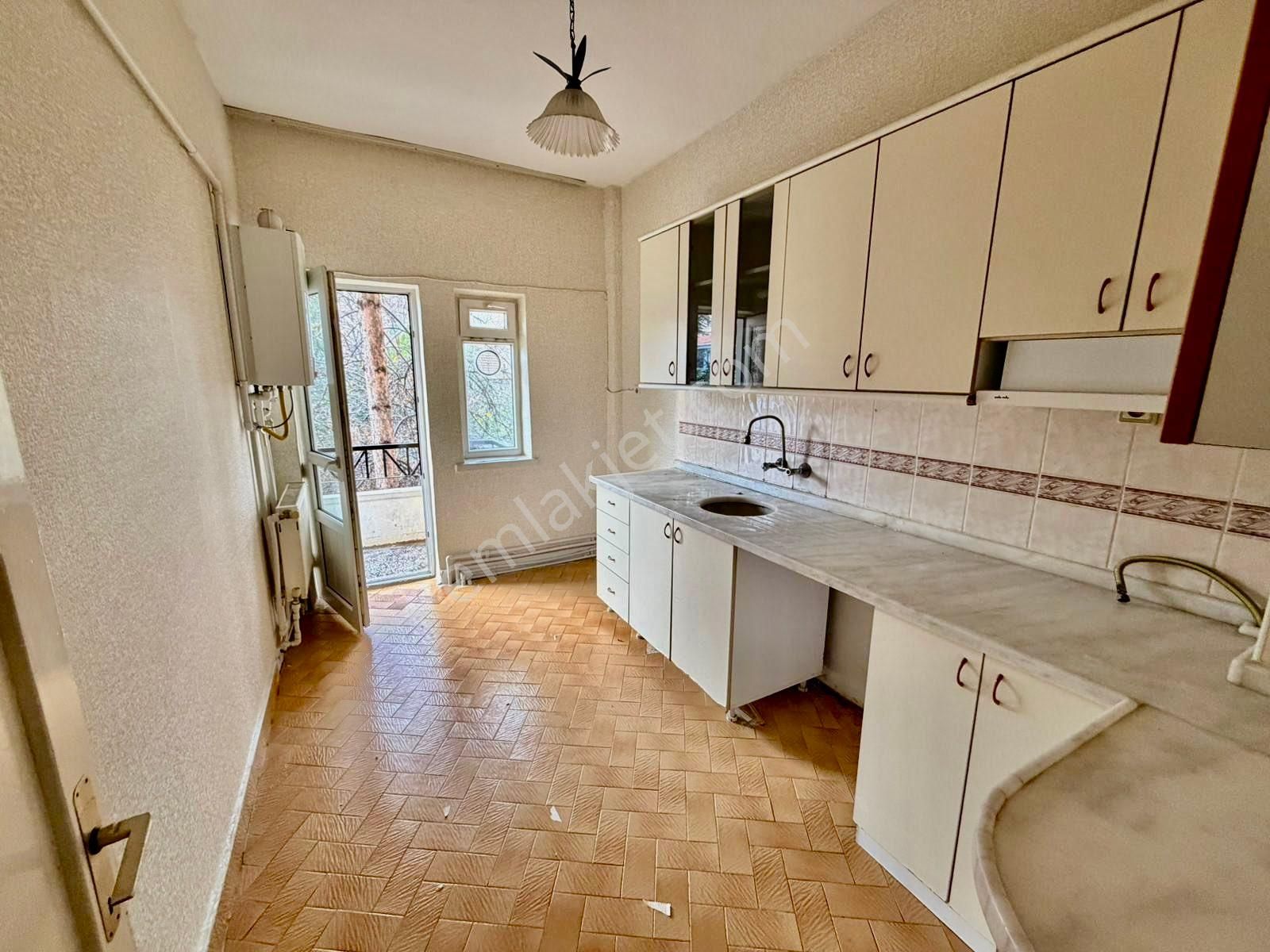 Bağlarbaşı Mah Aktepe Stadı Yakını Ara Katta Ön Cephe 3+1 - Görsel 2