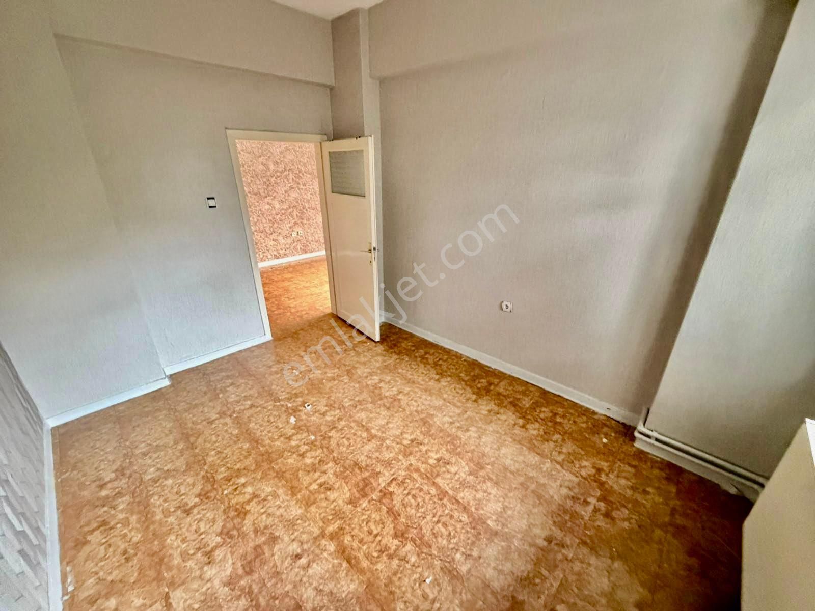 Bağlarbaşı Mah Aktepe Stadı Yakını Ara Katta Ön Cephe 3+1 - Görsel 16