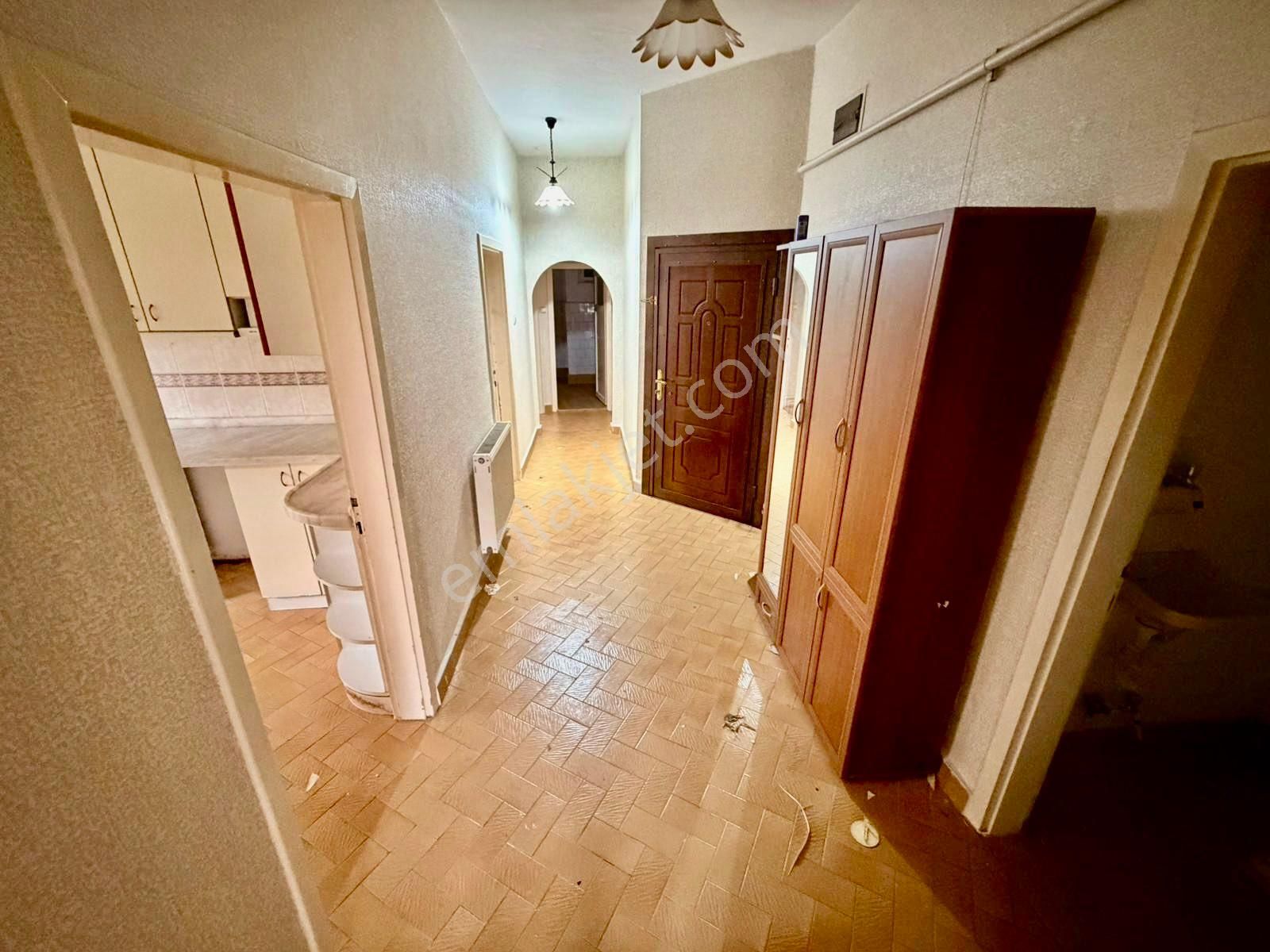Bağlarbaşı Mah Aktepe Stadı Yakını Ara Katta Ön Cephe 3+1 - Görsel 10