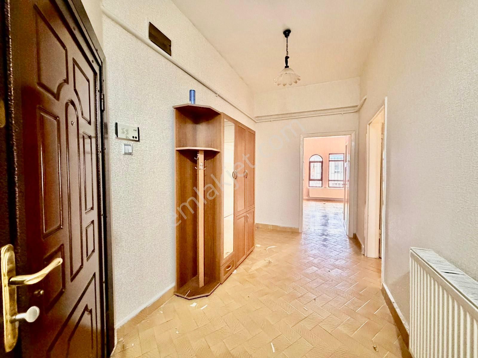 Bağlarbaşı Mah Aktepe Stadı Yakını Ara Katta Ön Cephe 3+1 - Görsel 17
