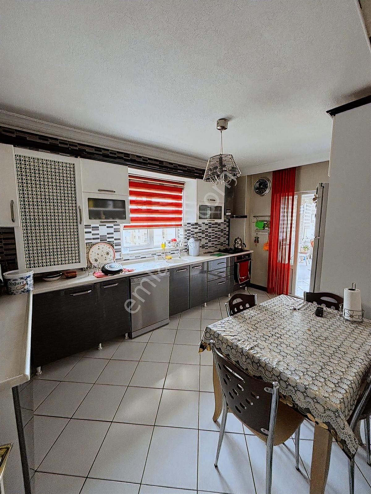 Polat Live Emlaktan Botanik Metro Yakını Acil Satılık 3+1 Daire - Görsel 2