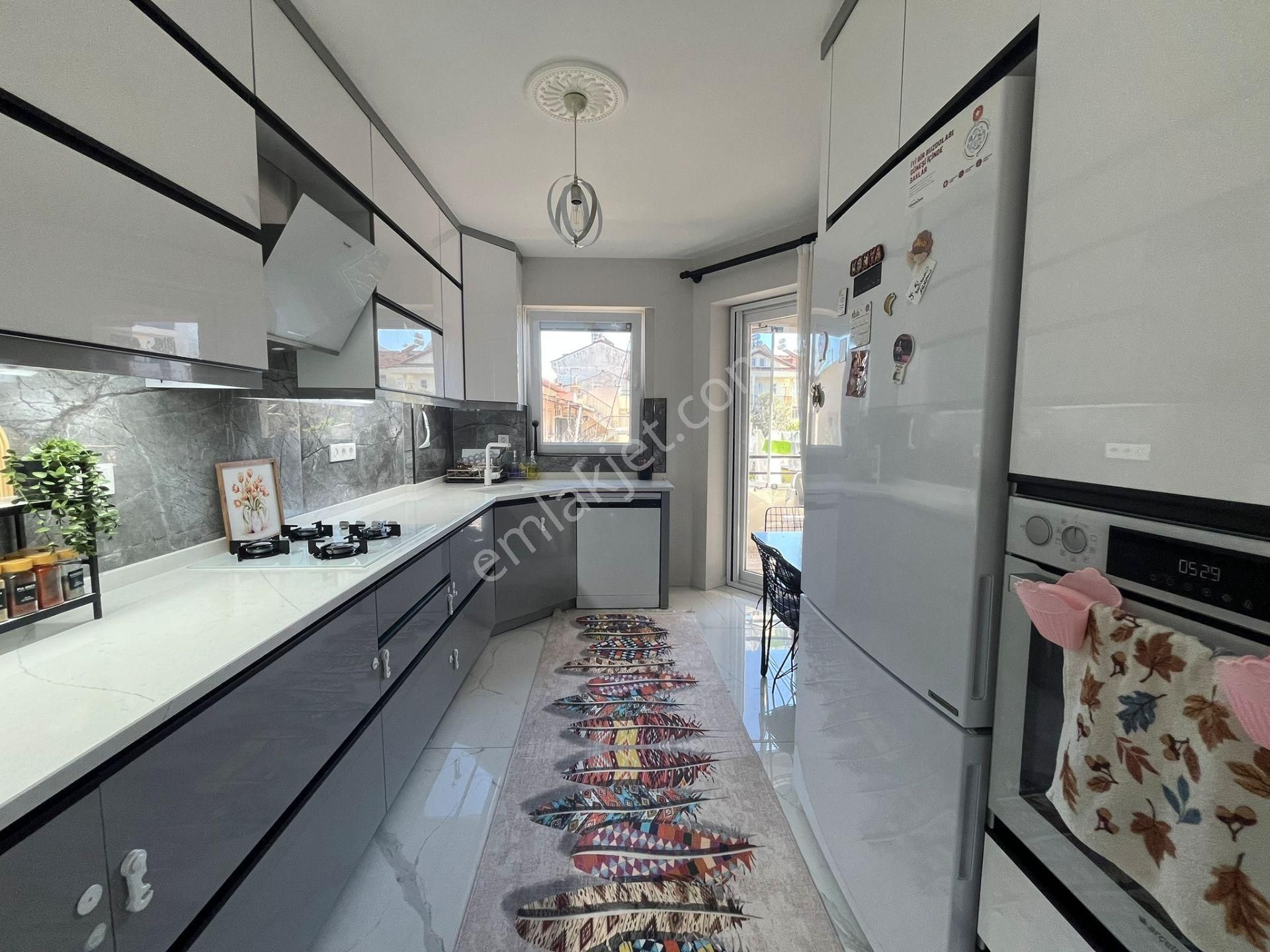 Goldhouse Dan Satılık 3+1 Ara Kat Daire Merkezi Lokasyon Kapalı Mutfak